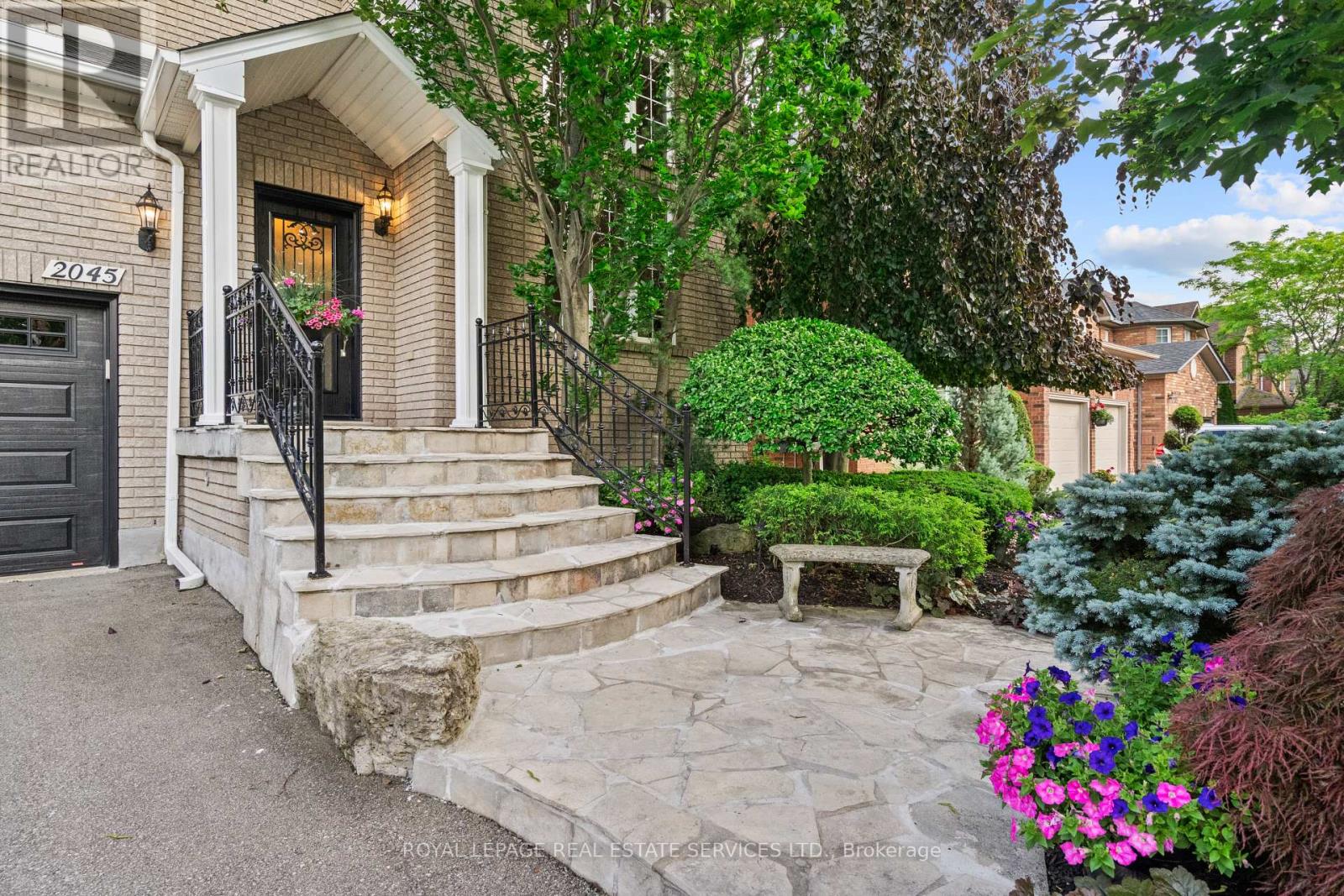 2045 Rosemount Crescent, Oakville, Ontario  L6M 3P5 - Photo 2 - W13461544