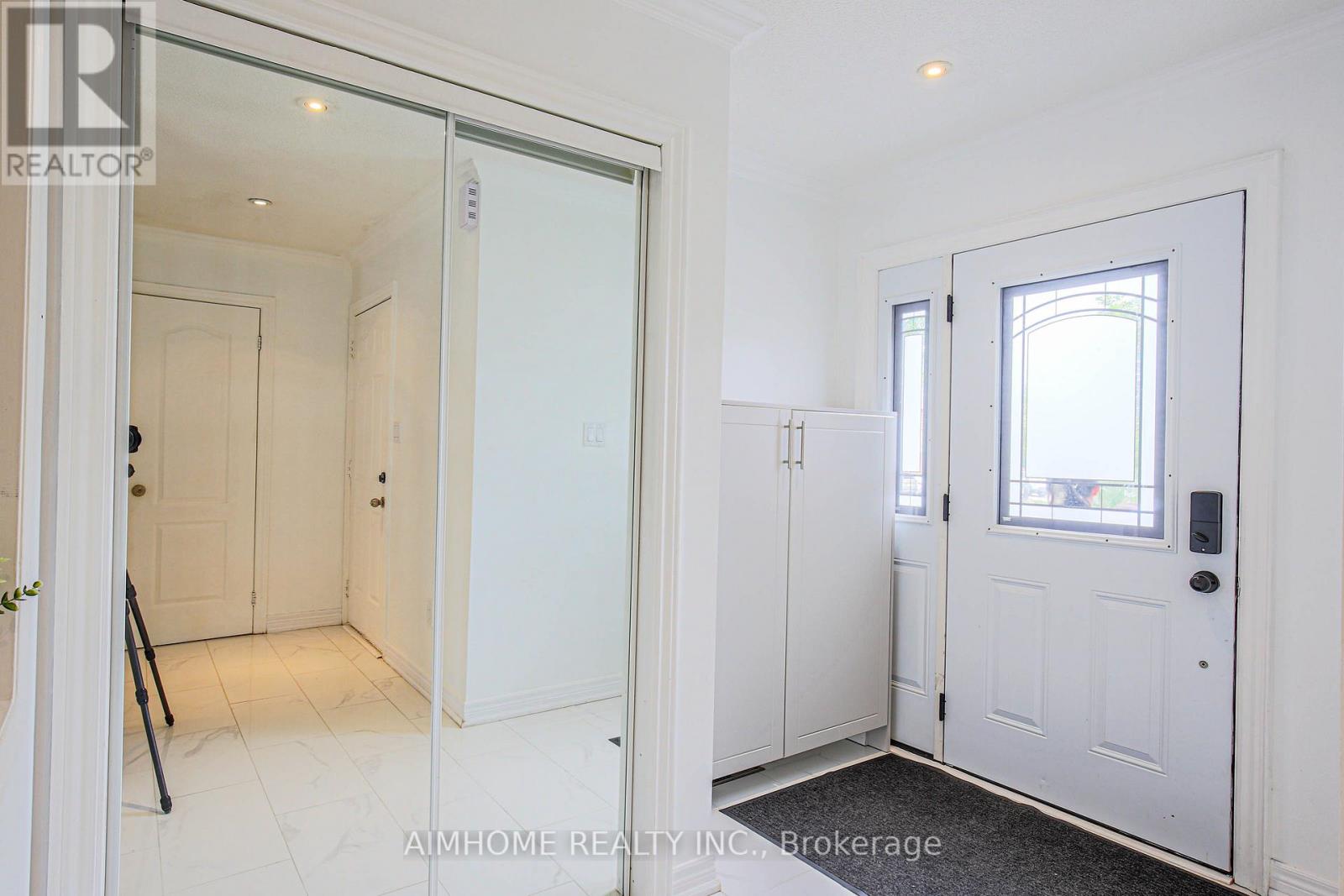 6401 Saratoga Way, Mississauga, Ontario  L5N 7V4 - Photo 4 - W13461566