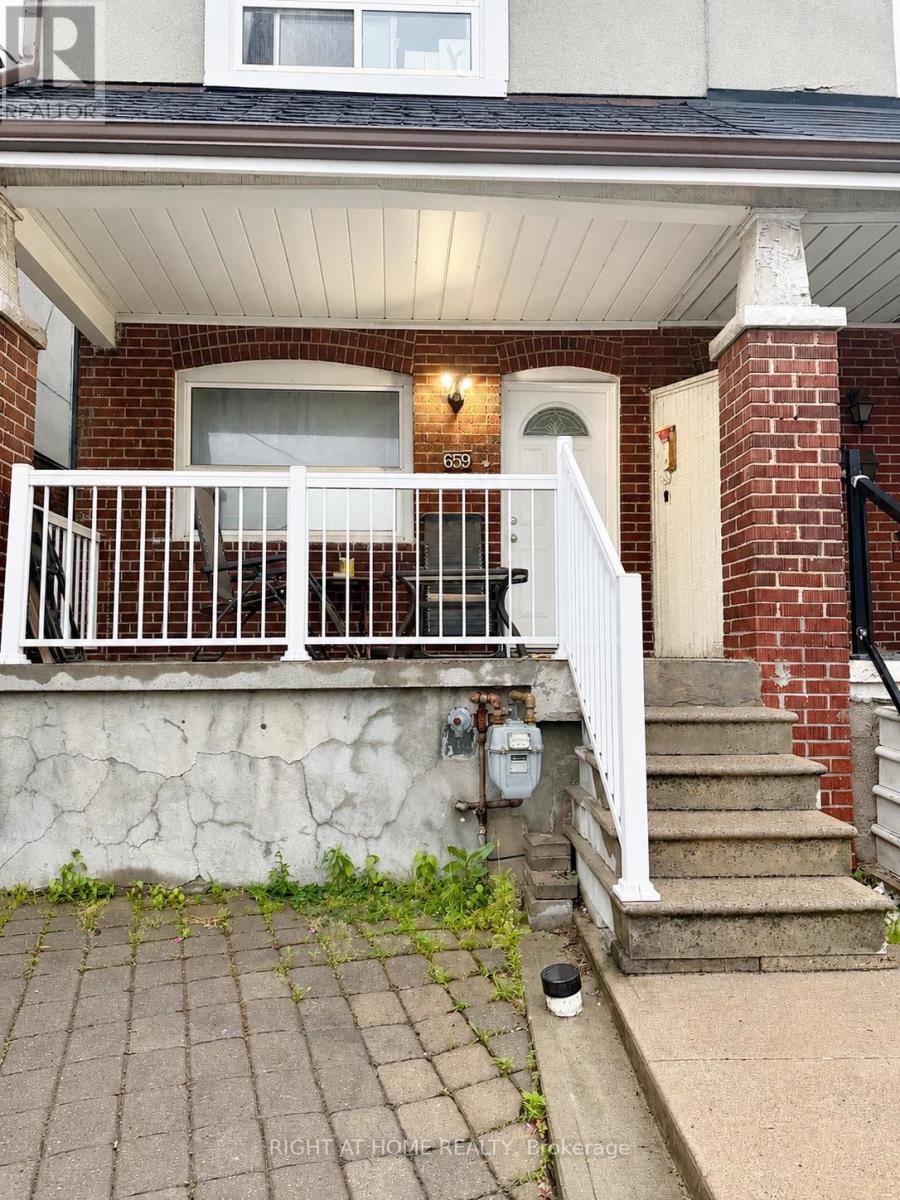 REAR APARTMENT - 659 OLD WESTON ROAD, Toronto, Ontario