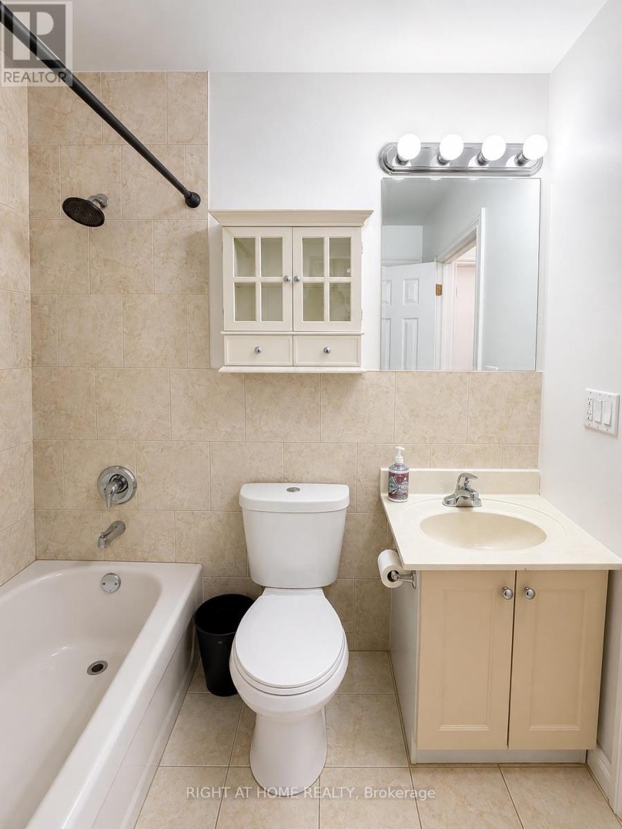 Rear Apartment - 659 Old Weston Road, Toronto, Ontario  M6N 3B4 - Photo 8 - W13461646