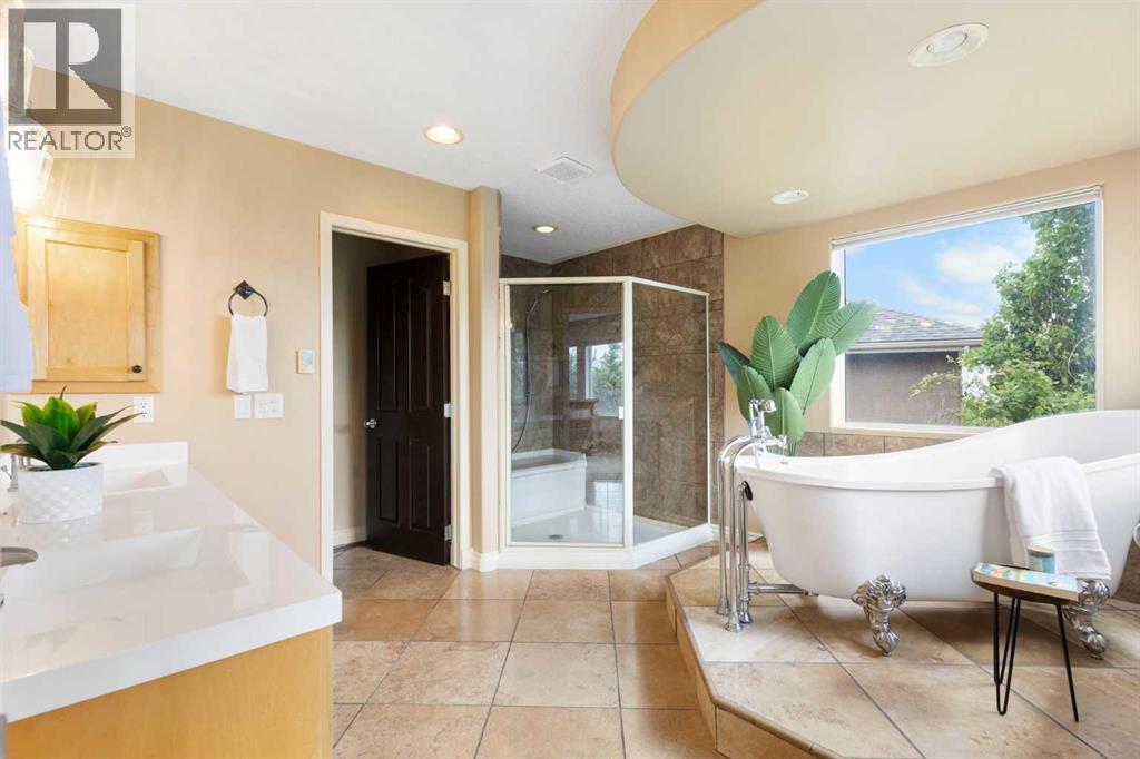 410 Royal Crest Bay NW, Calgary, Alberta  T3G 4M8 - Photo 30 - A2318303
