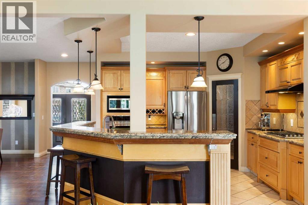 410 Royal Crest Bay NW, Calgary, Alberta  T3G 4M8 - Photo 10 - A2318303