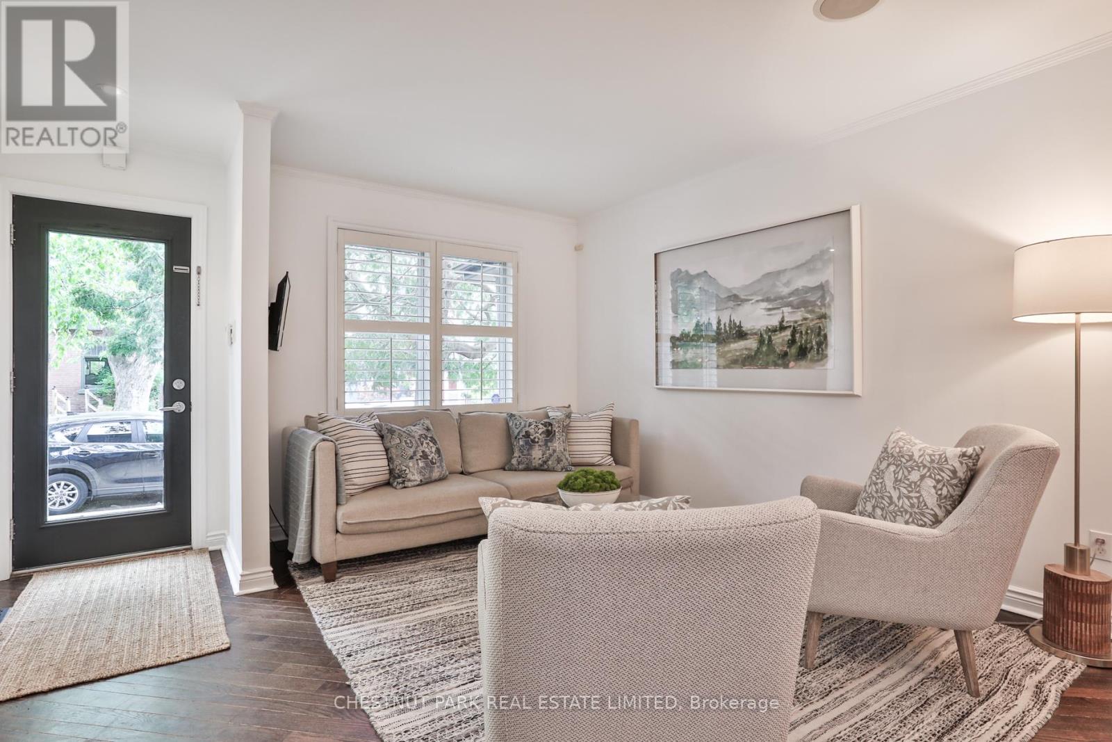 52 West Avenue W, Toronto, Ontario  M4M 2L8 - Photo 3 - E13461984