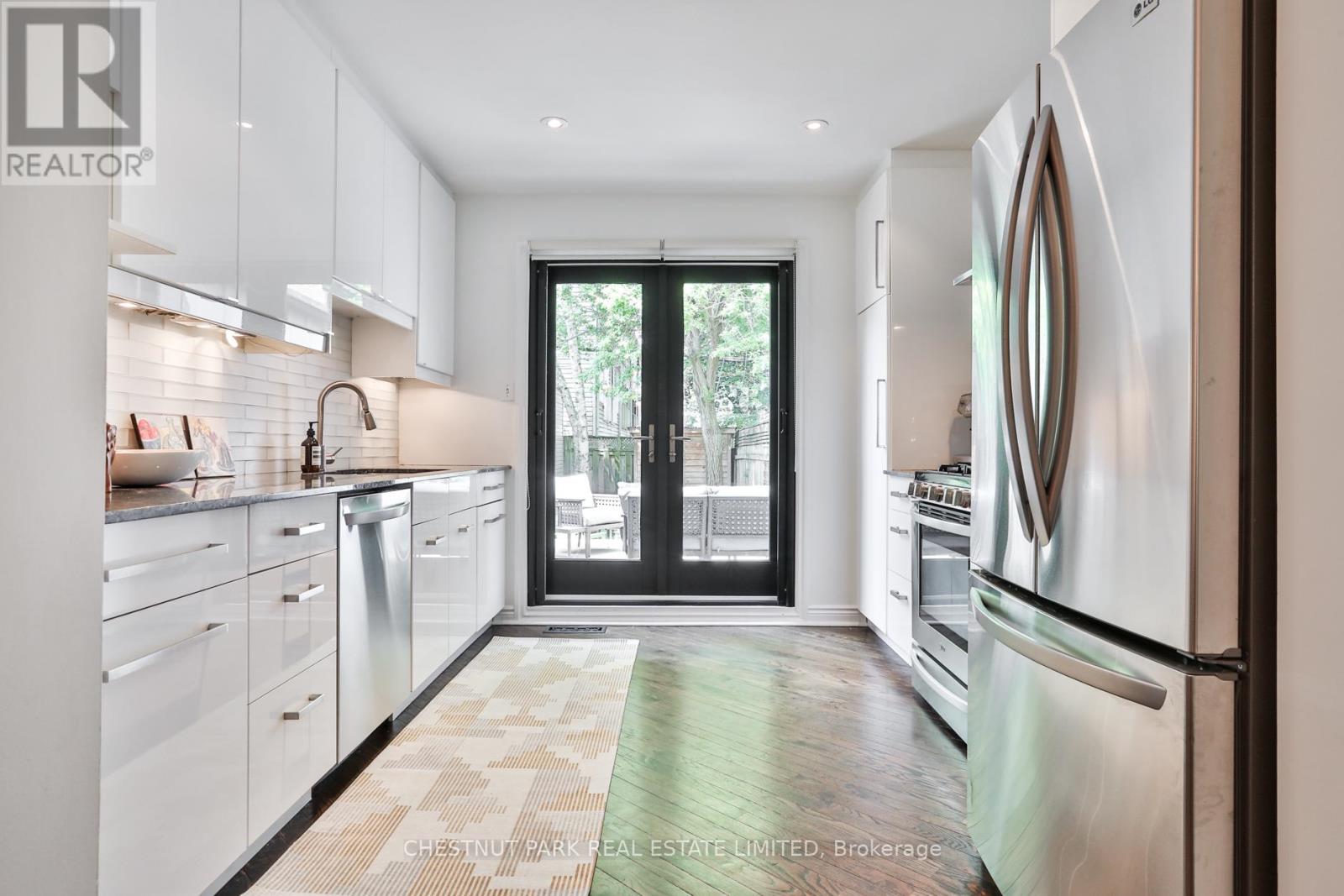 52 West Avenue W, Toronto, Ontario  M4M 2L8 - Photo 9 - E13461984