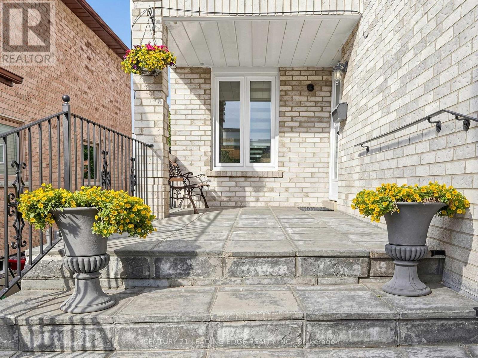 19 Deverill Crescent, Ajax, Ontario  L1T 1S7 - Photo 2 - E13462020