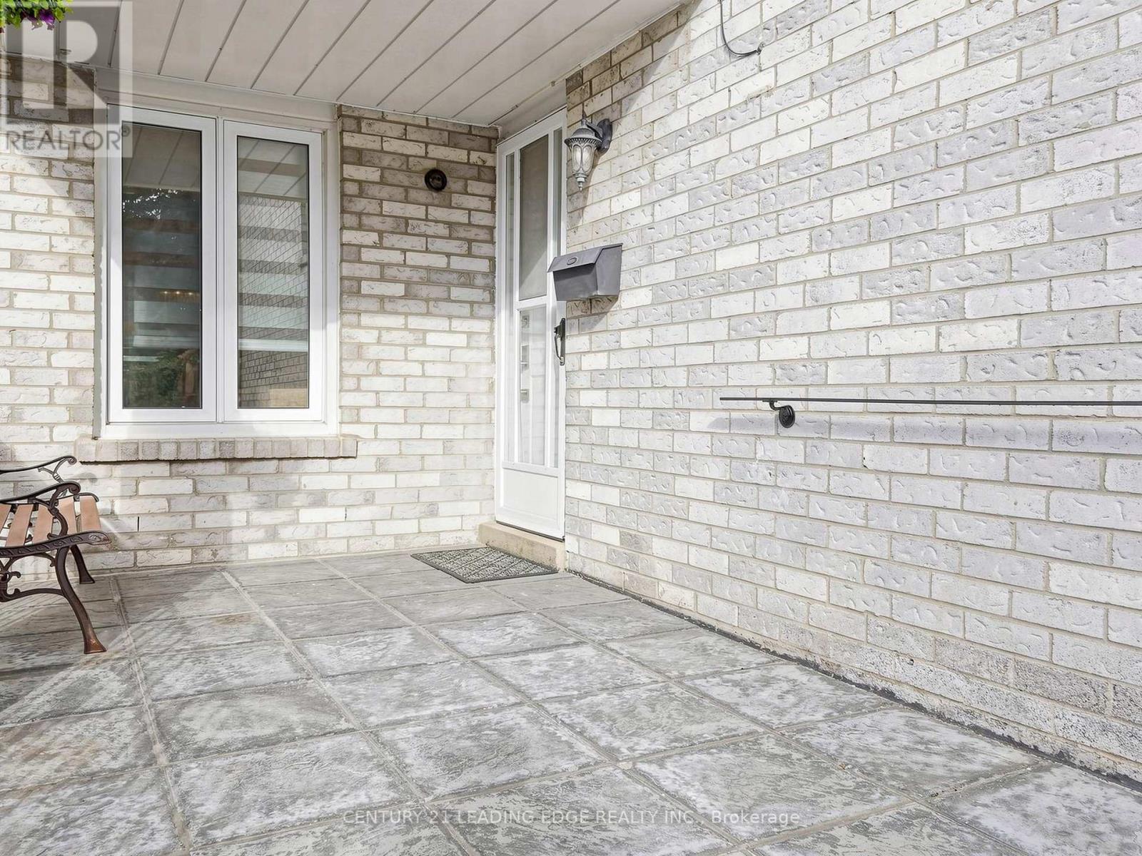 19 Deverill Crescent, Ajax, Ontario  L1T 1S7 - Photo 3 - E13462020