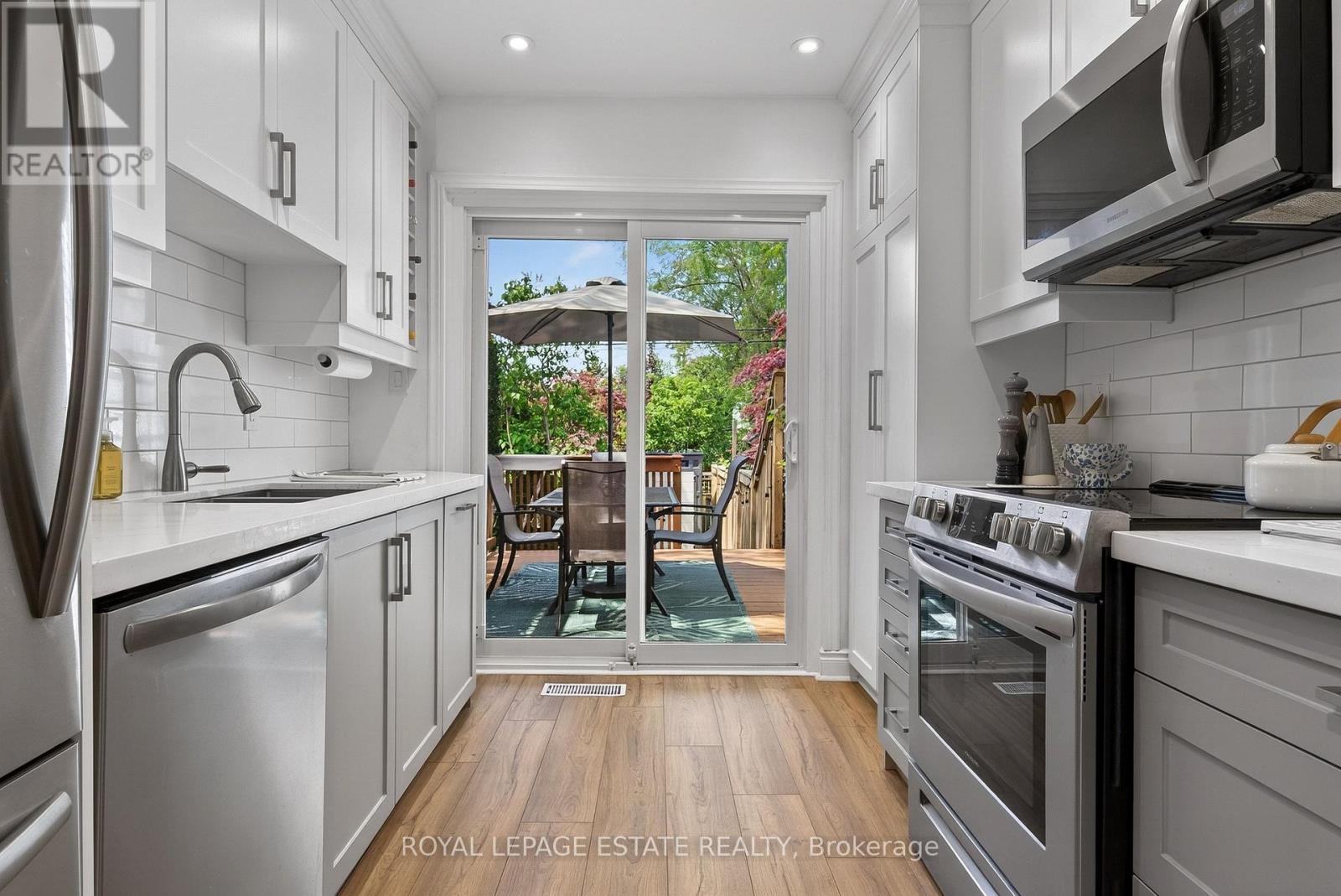 44 Bastedo Avenue, Toronto, Ontario  M4C 3M9 - Photo 13 - E13462022