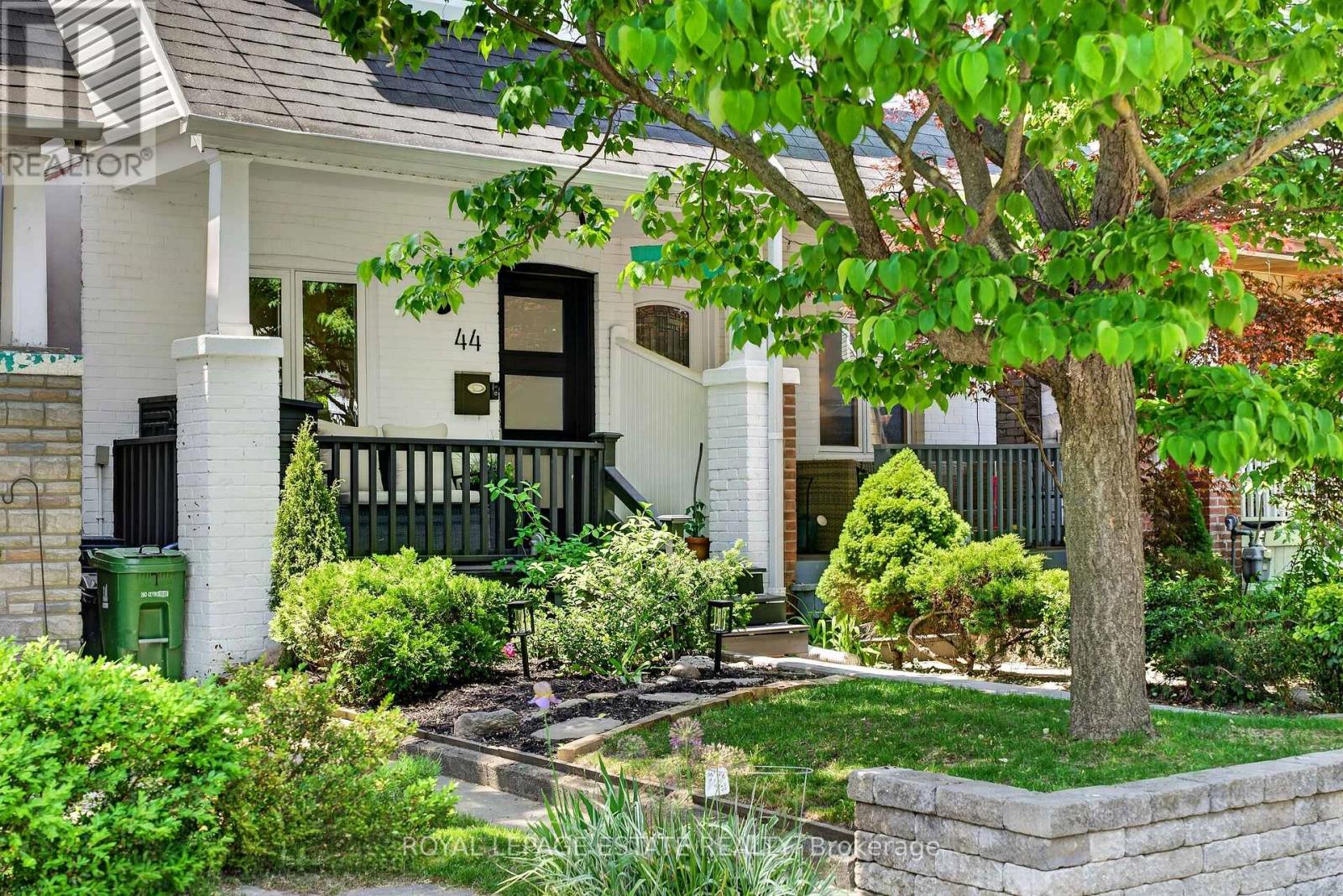44 Bastedo Avenue, Toronto, Ontario  M4C 3M9 - Photo 2 - E13462022