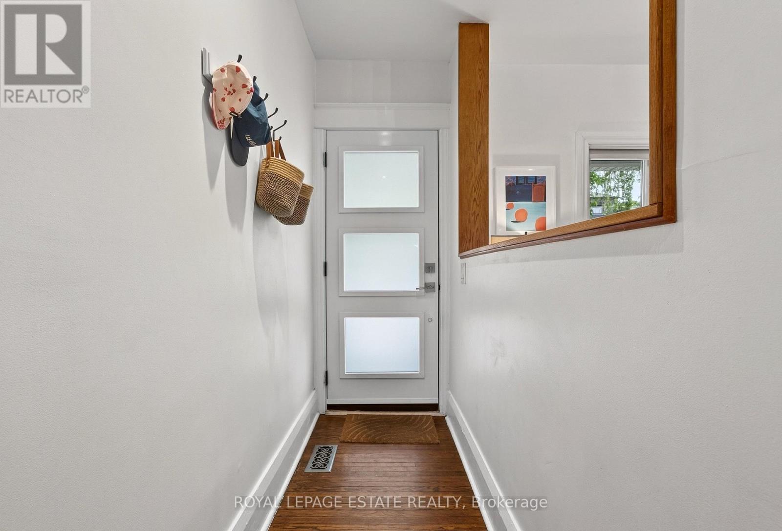 44 Bastedo Avenue, Toronto, Ontario  M4C 3M9 - Photo 4 - E13462022