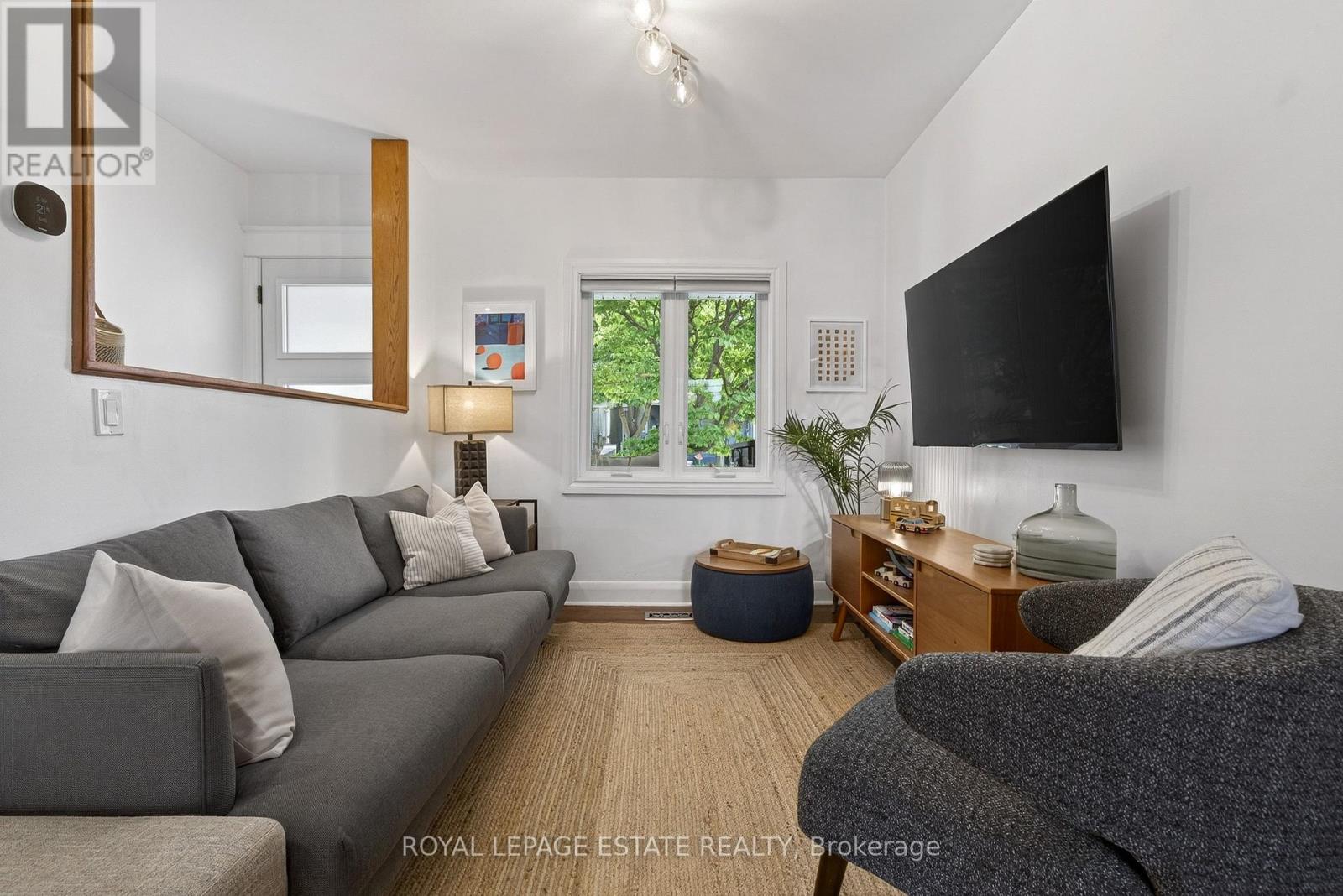 44 Bastedo Avenue, Toronto, Ontario  M4C 3M9 - Photo 6 - E13462022