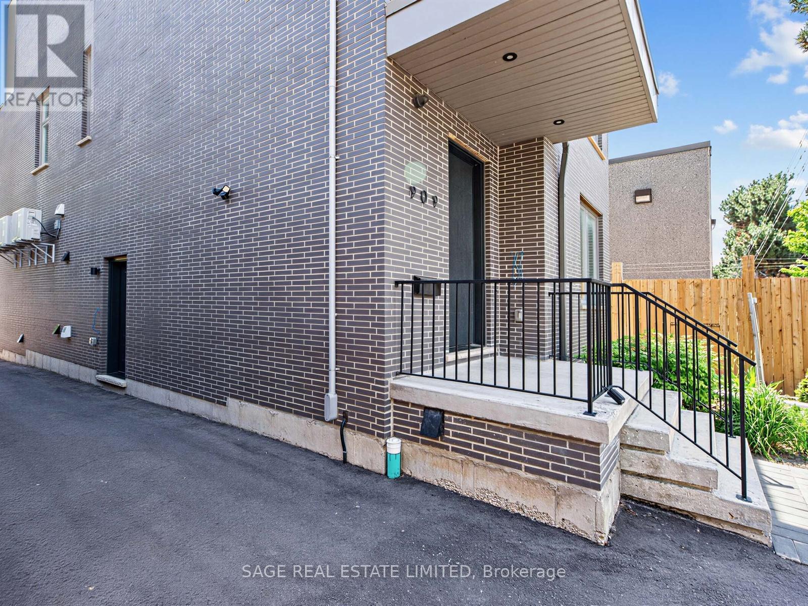 1 - 909 Castlefield Avenue, Toronto, Ontario  M6B 1C9 - Photo 3 - W13233956