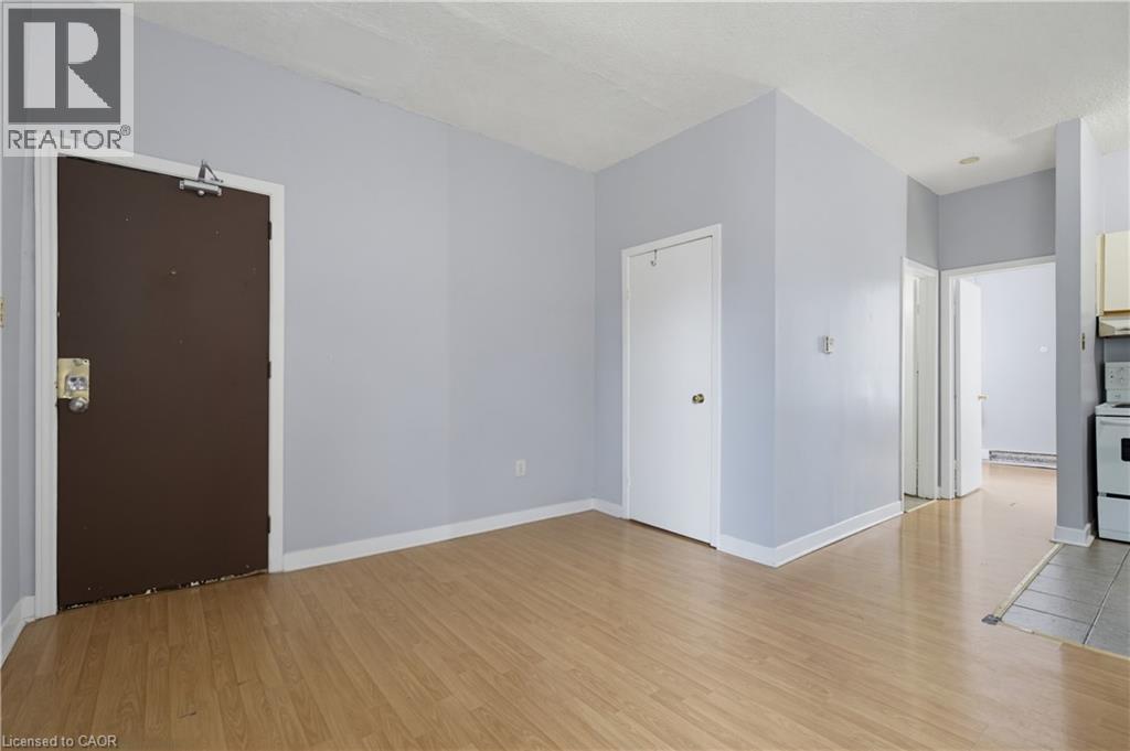 426 CLARENCE Street Unit# 5 - Photo 4