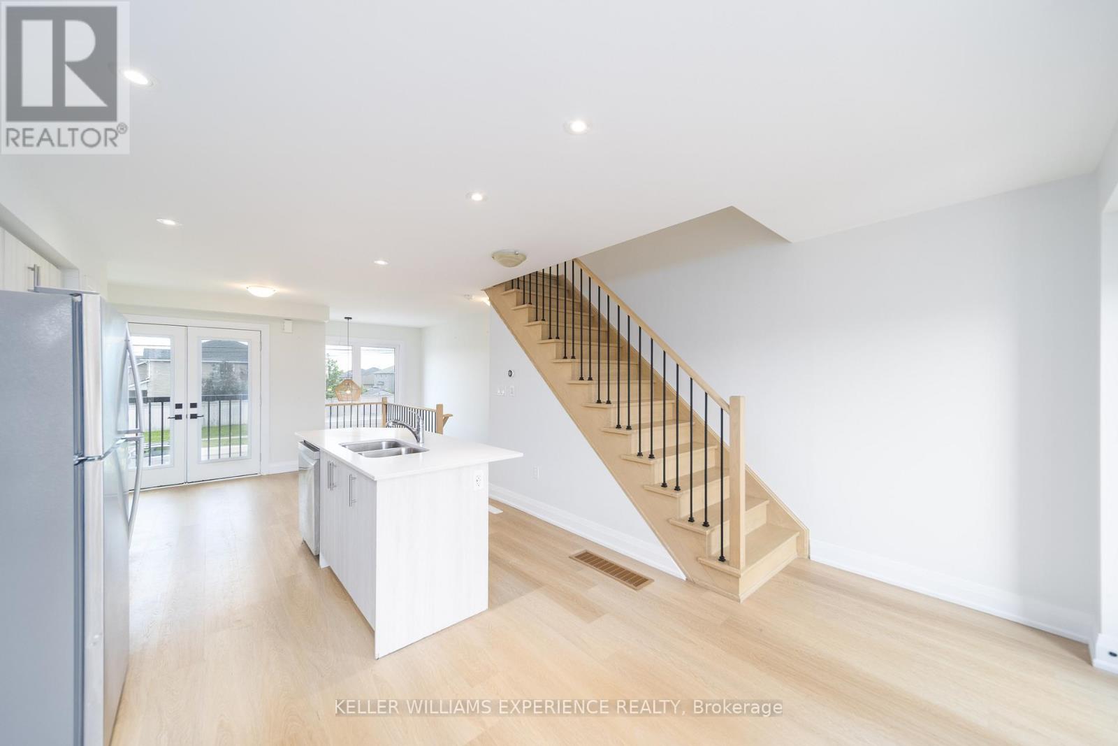 101 Fairlane Avenue, Barrie (Painswick South), Ontario  L9J 0M5 - Photo 10 - S13461736