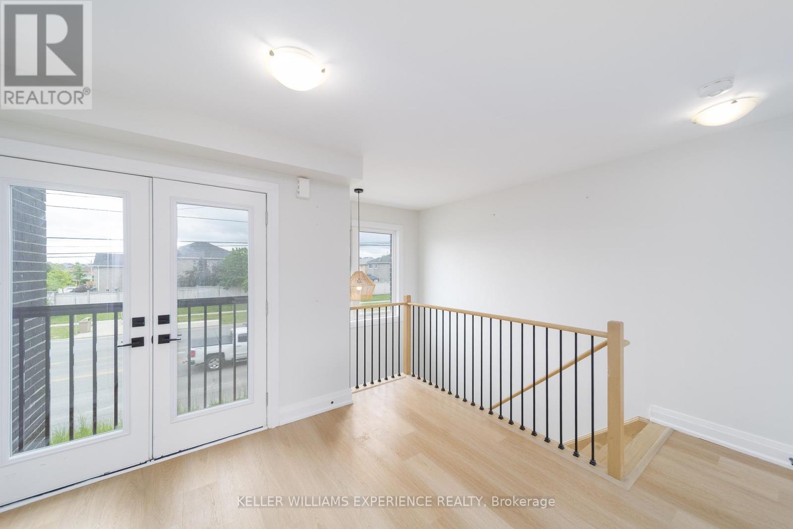 101 Fairlane Avenue, Barrie (Painswick South), Ontario  L9J 0M5 - Photo 5 - S13461736