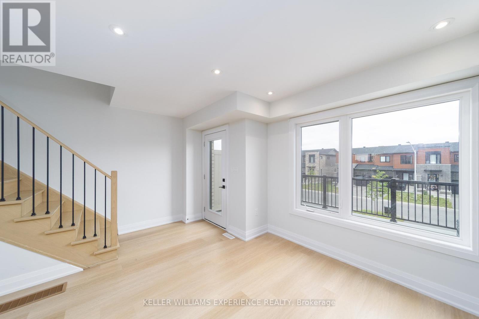 101 Fairlane Avenue, Barrie (Painswick South), Ontario  L9J 0M5 - Photo 9 - S13461736