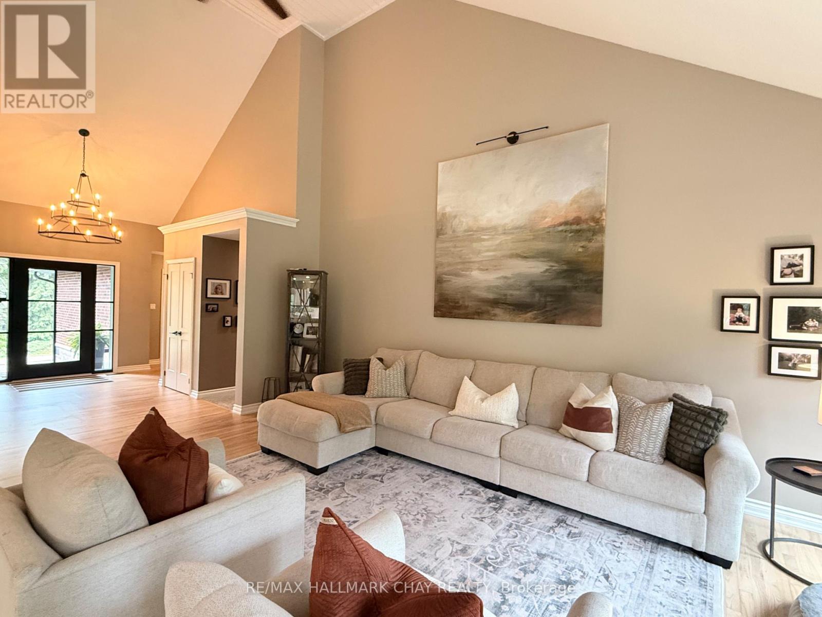 32 Forest Hill Drive, Springwater, Ontario  L0L 1X0 - Photo 4 - S13156772