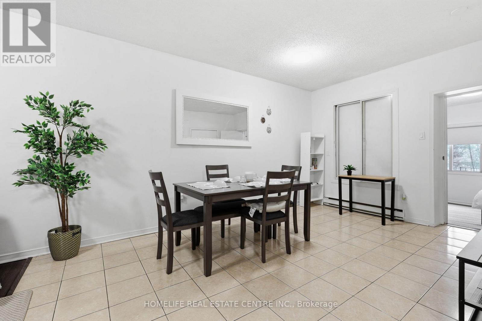 303 - 223 Jameson Avenue, Toronto, Ontario  M6K 2Y7 - Photo 2 - W13461686