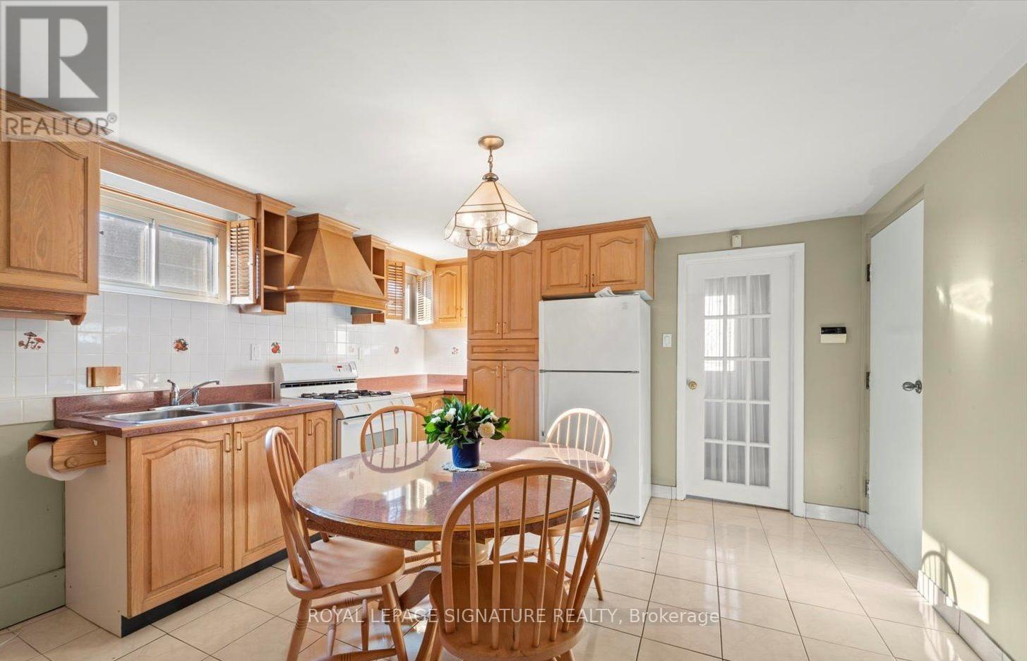 Lower - 64 Watney Crescent, Toronto, Ontario  M3L 2C9 - Photo 3 - W13461696