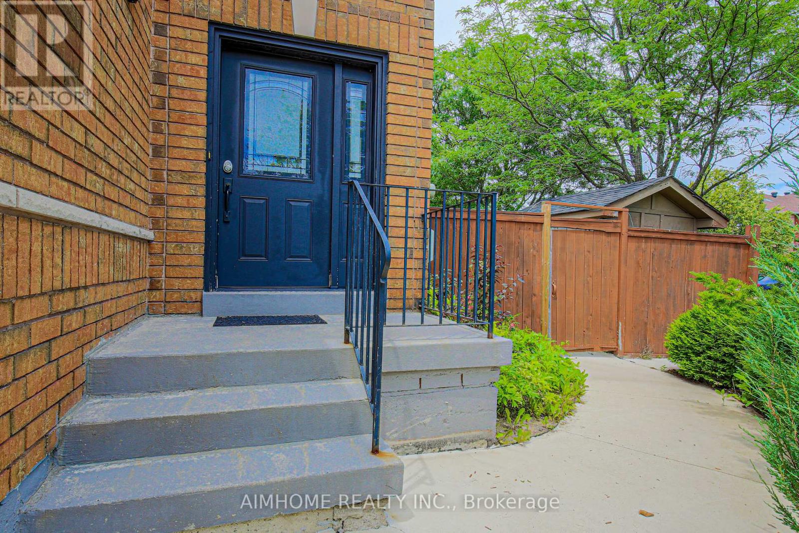 6401 Saratoga Way, Mississauga, Ontario L5N 7V4 - Photo 4 - W13461706