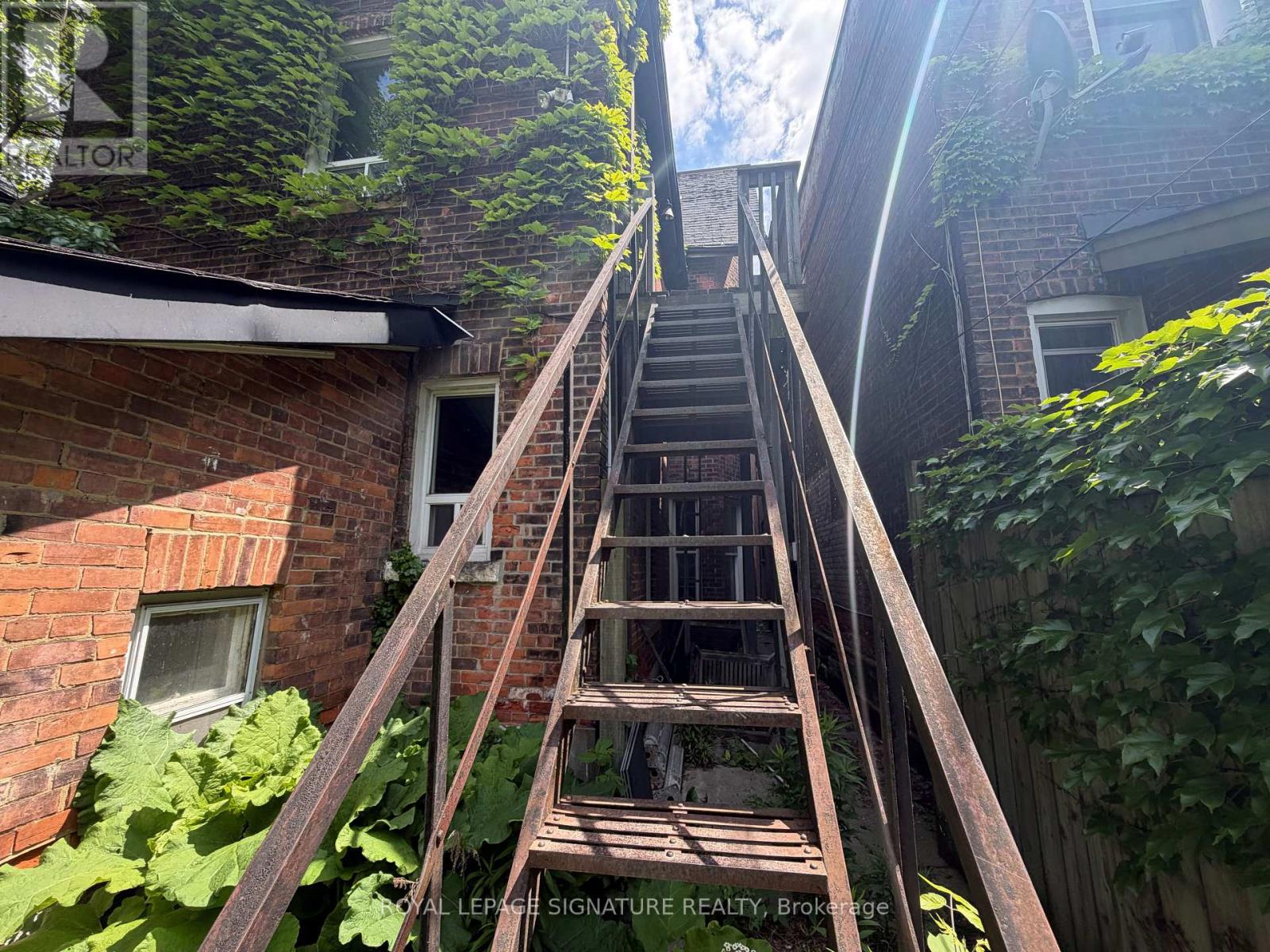 102 Cowan Avenue, Toronto, Ontario  M6K 2N4 - Photo 5 - W13461724
