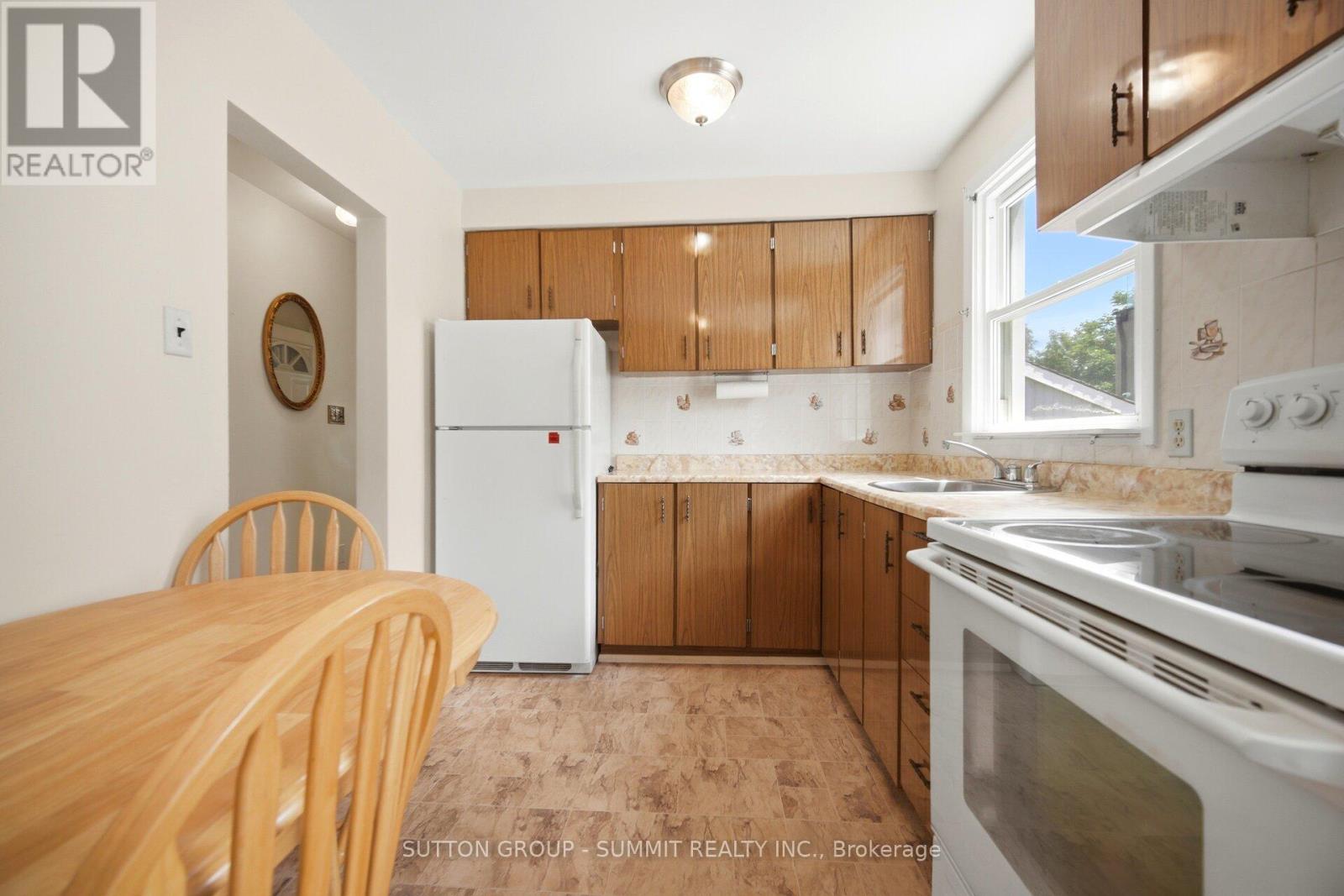 7 Earl Street, Mississauga, Ontario  L5M 1N6 - Photo 12 - W13461738