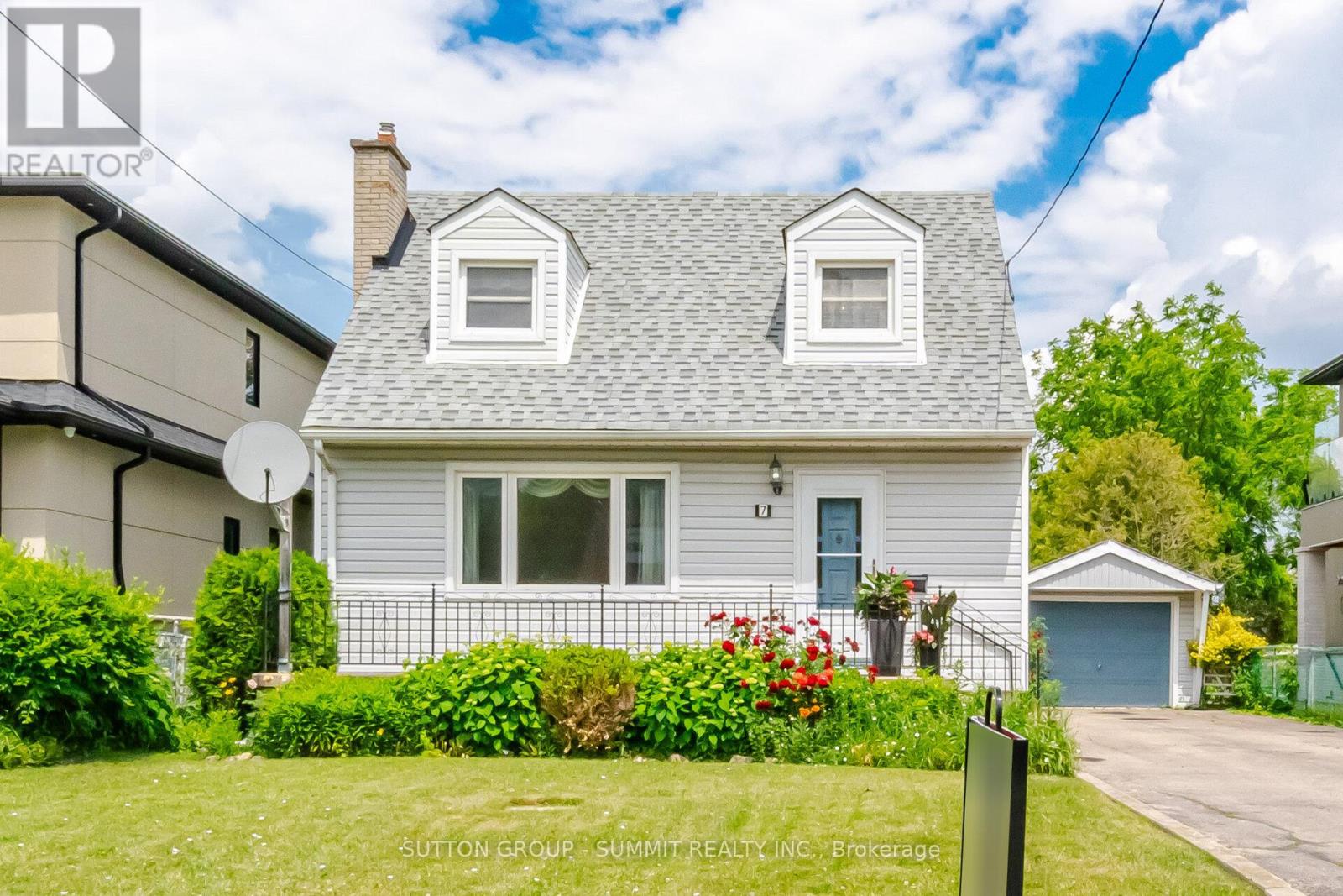 7 Earl Street, Mississauga, Ontario  L5M 1N6 - Photo 2 - W13461738