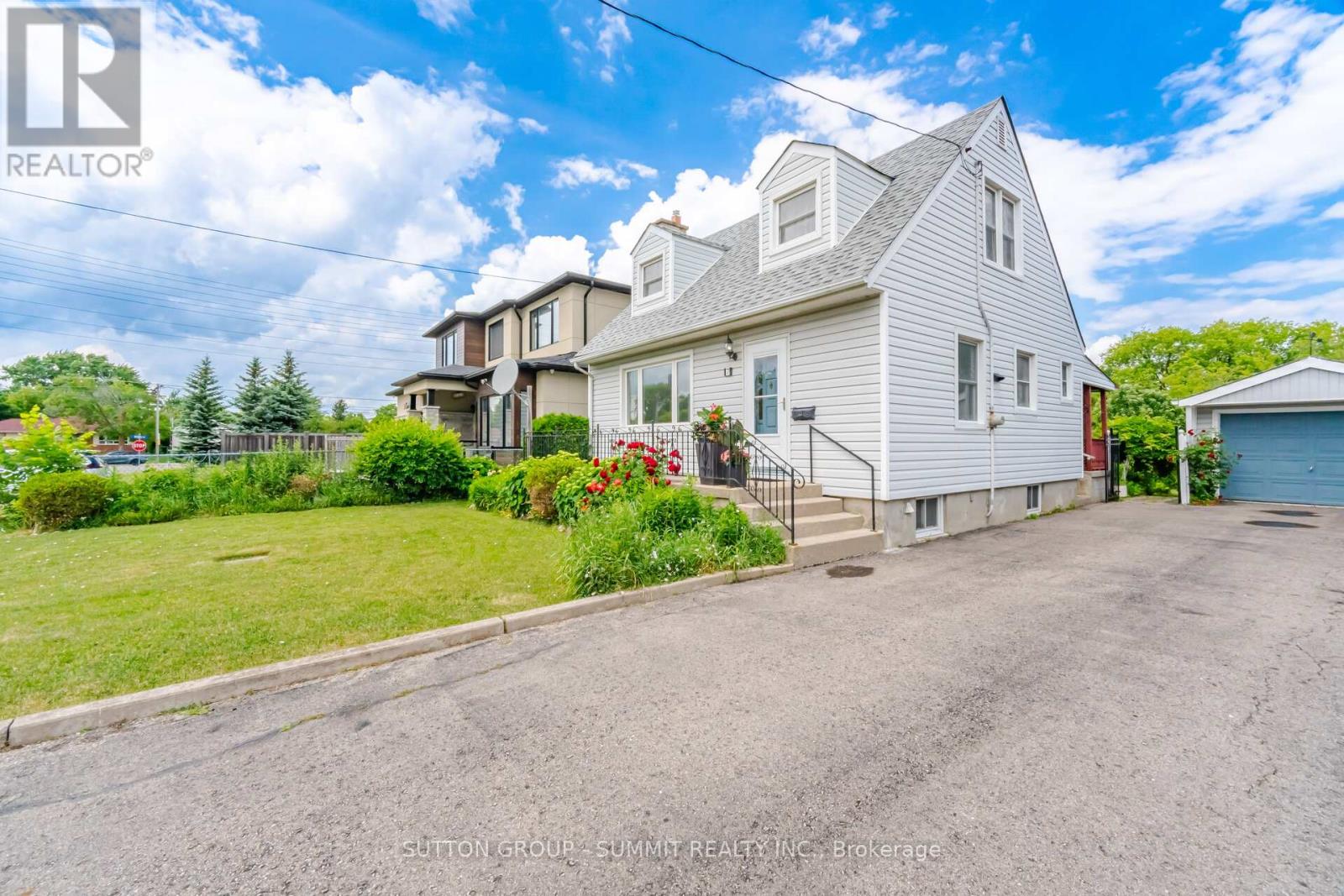 7 Earl Street, Mississauga, Ontario  L5M 1N6 - Photo 3 - W13461738