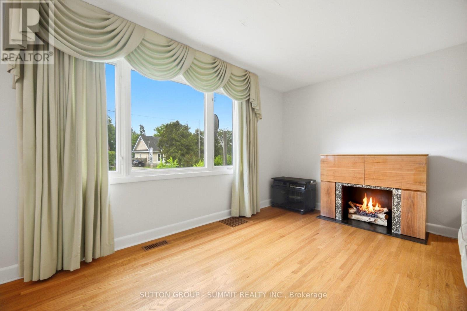 7 Earl Street, Mississauga, Ontario  L5M 1N6 - Photo 8 - W13461738