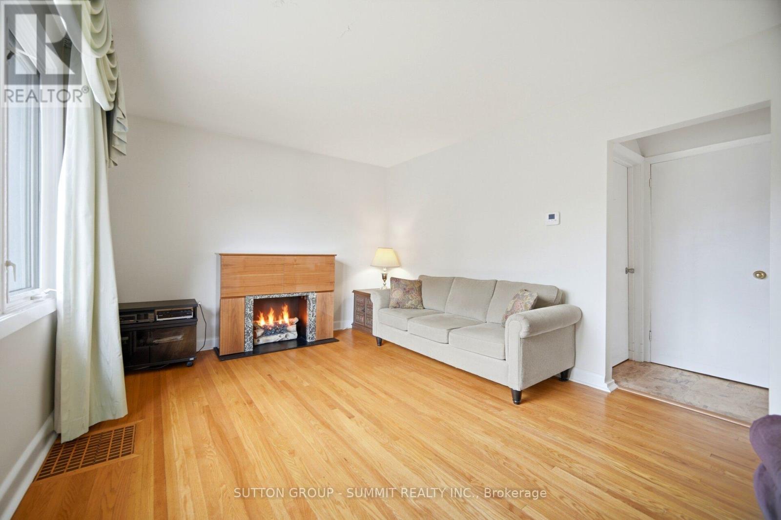 7 Earl Street, Mississauga, Ontario  L5M 1N6 - Photo 9 - W13461738