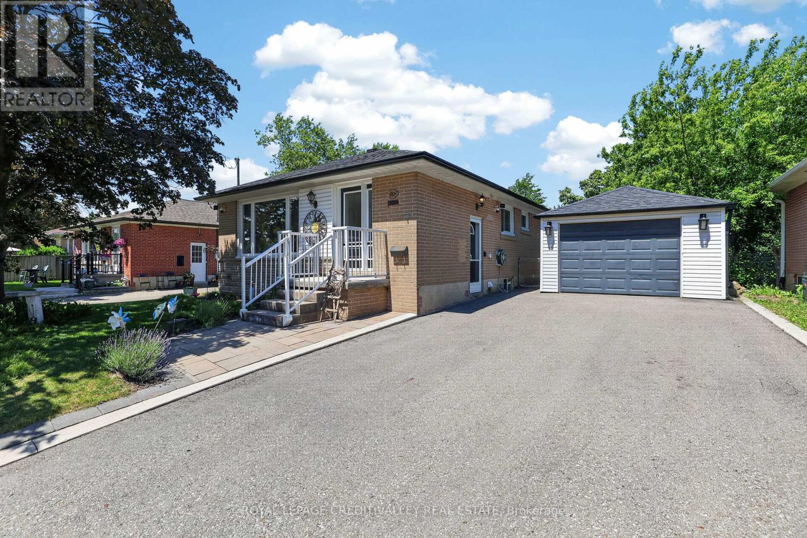 80 Cornwall Road, Brampton, Ontario  L6W 1N3 - Photo 2 - W13461742