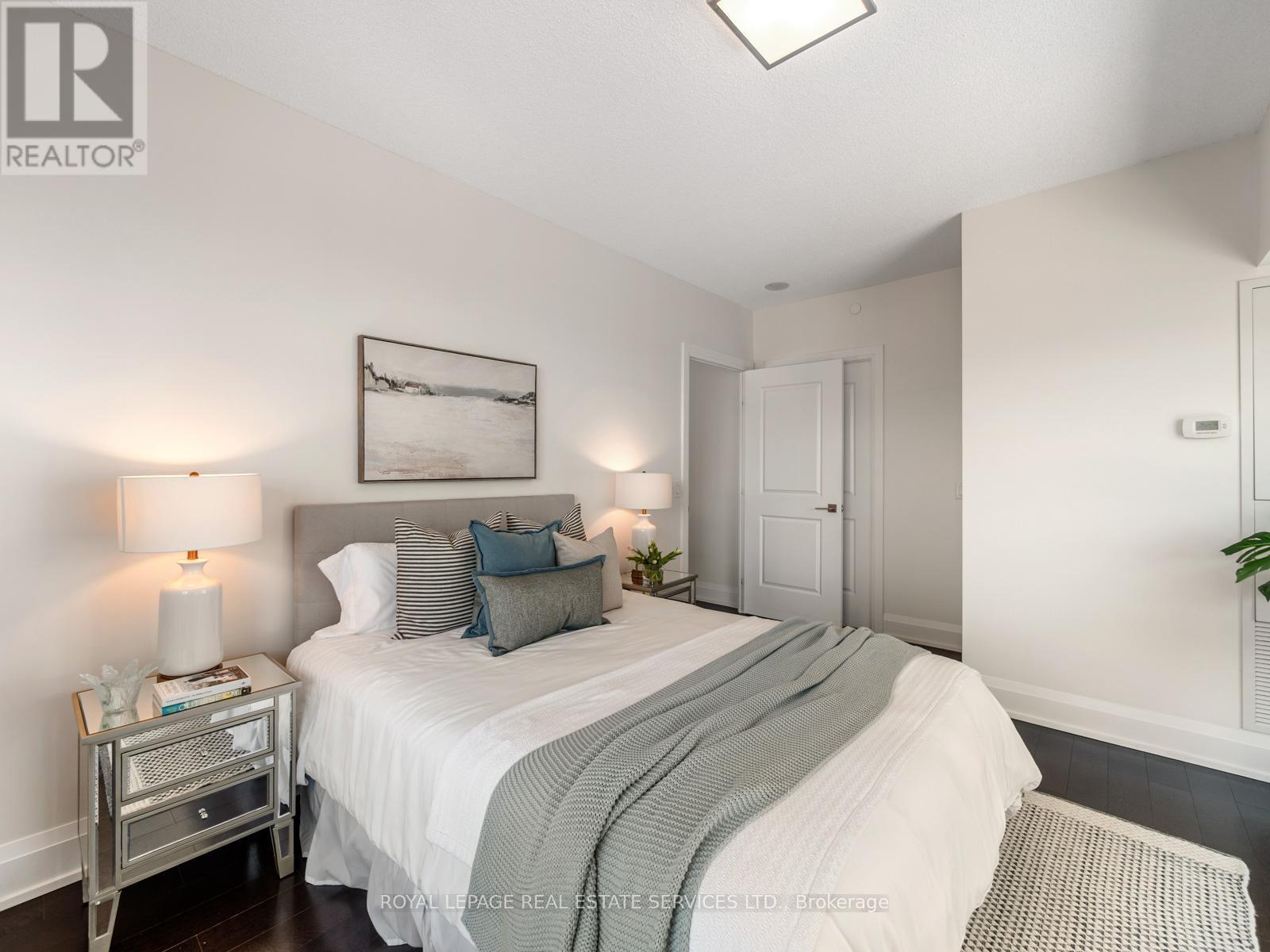 225 - 1 Old Mill Drive, Toronto, Ontario  M6S 0A1 - Photo 23 - W13461950