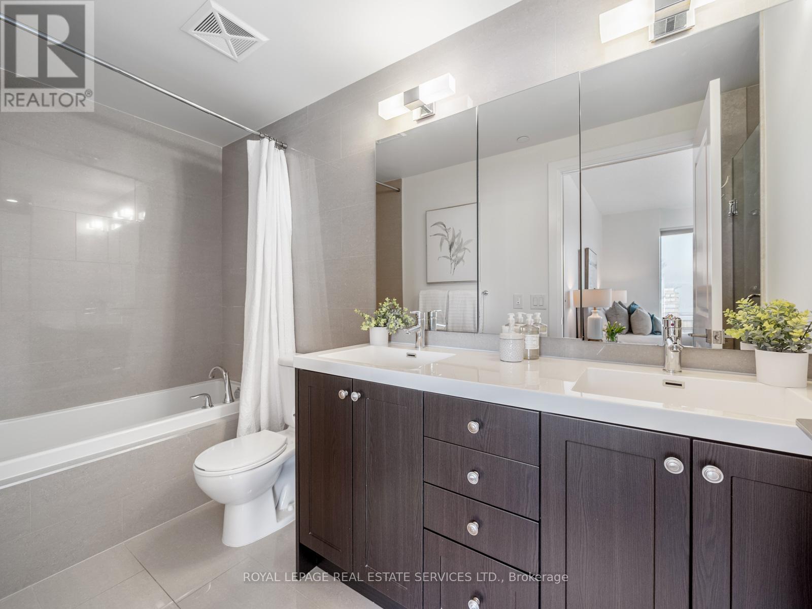 225 - 1 Old Mill Drive, Toronto, Ontario  M6S 0A1 - Photo 25 - W13461950