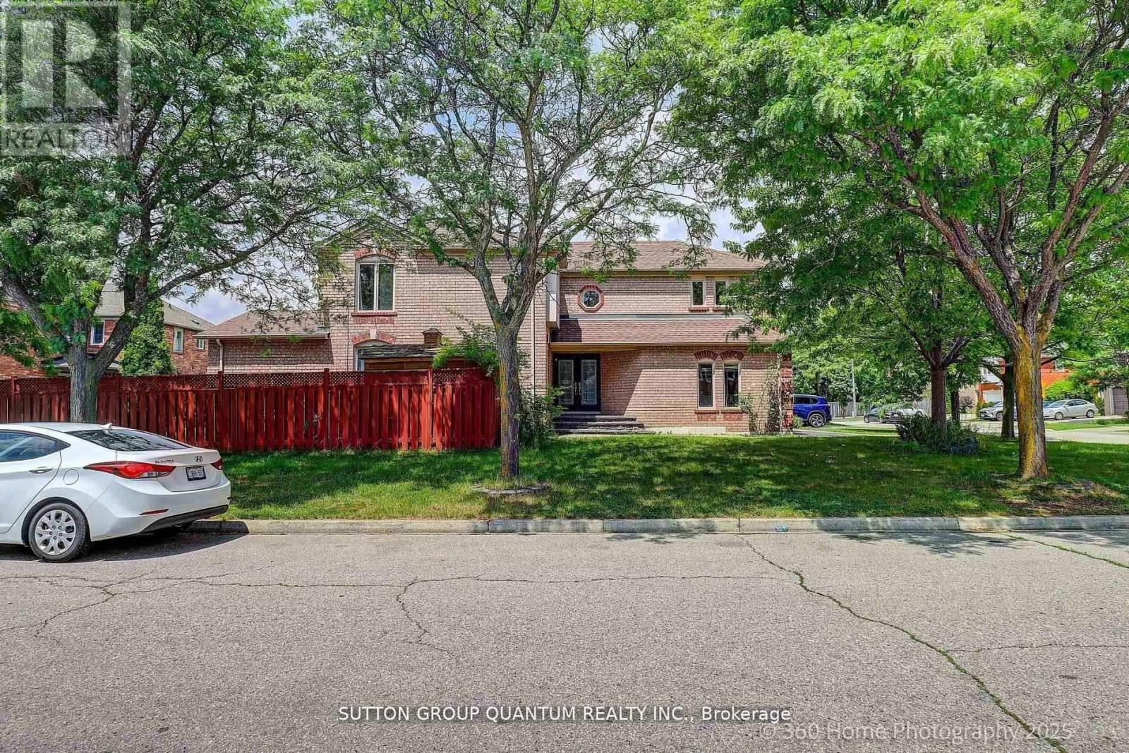 3246 Fanleaf Drive, Mississauga, Ontario  L5N 7C9 - Photo 2 - W13461958