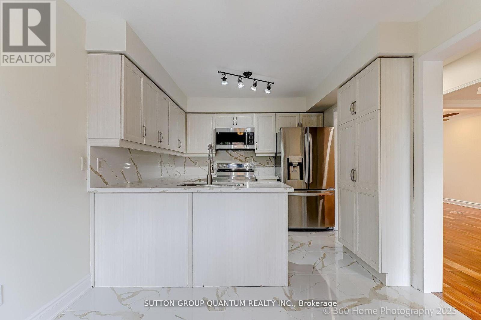 3246 Fanleaf Drive, Mississauga, Ontario  L5N 7C9 - Photo 7 - W13461958