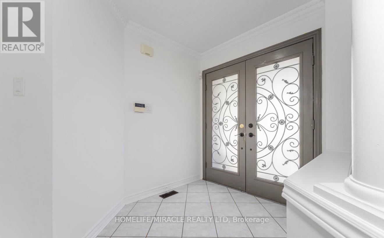 6 Baccarat Crescent, Brampton, Ontario  L7A 1K7 - Photo 3 - W13461996