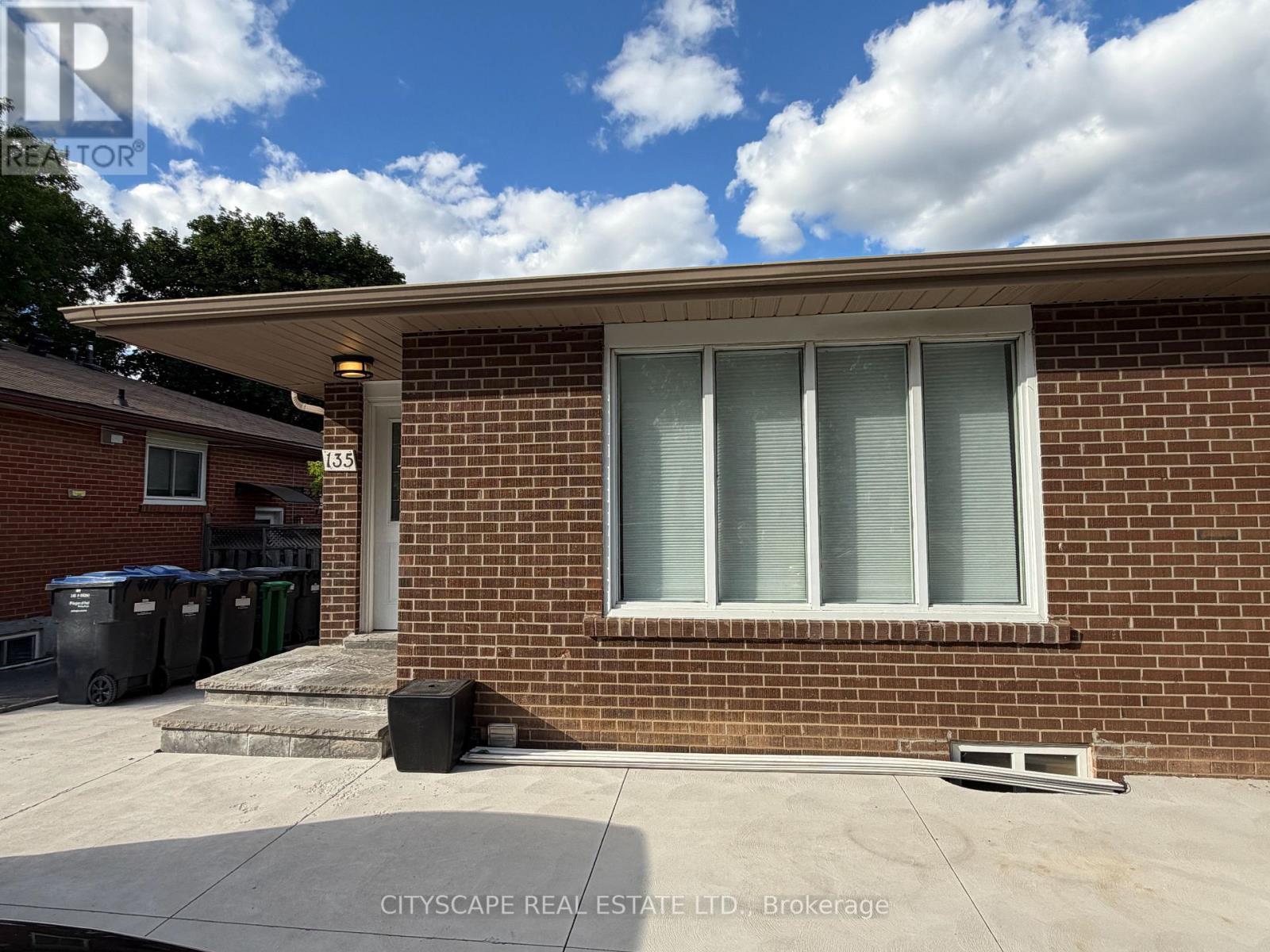 Upper - 135 Bonham Boulevard, Mississauga, Ontario  L5M 1C8 - Photo 2 - W13462010