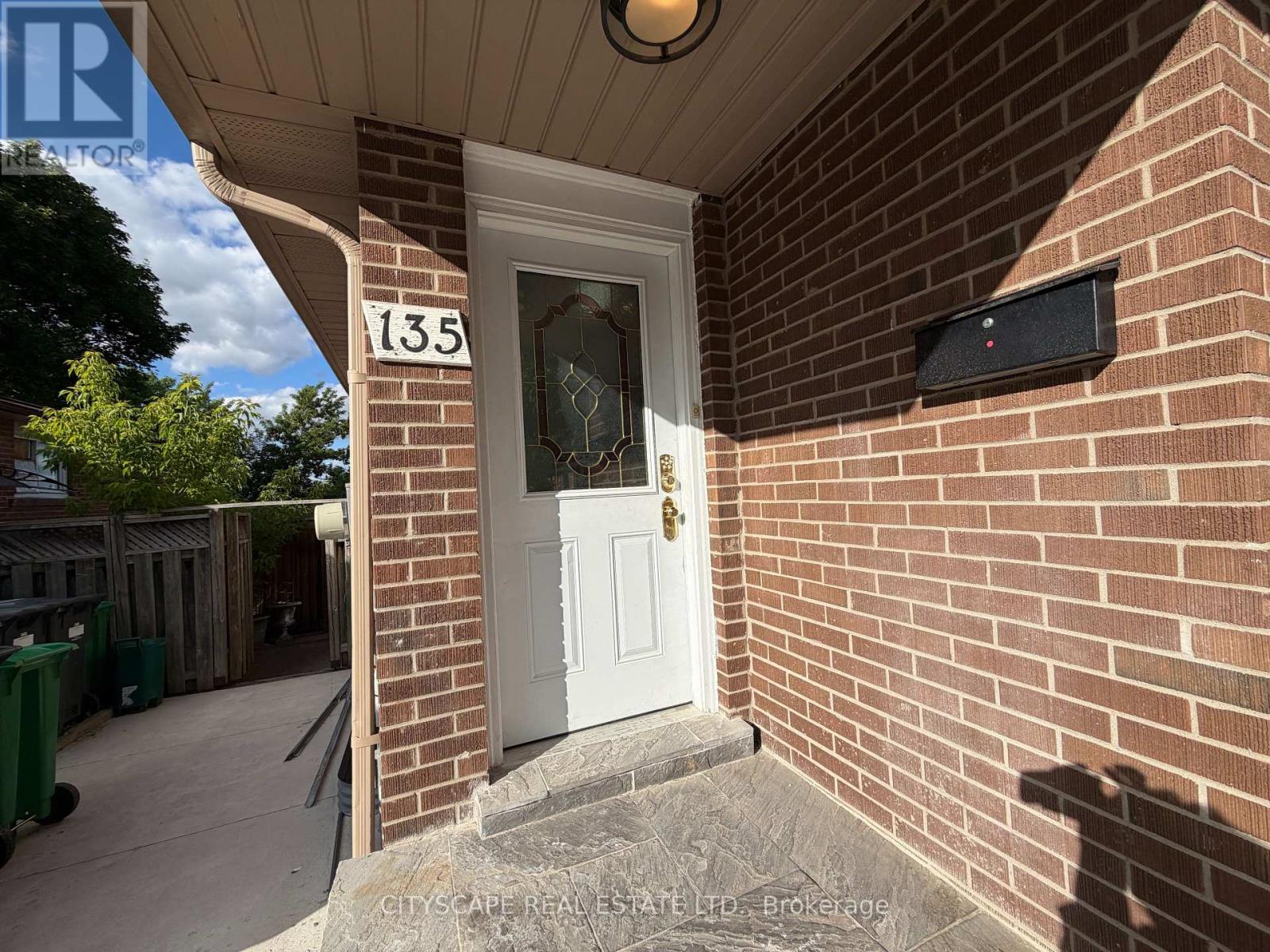 Upper - 135 Bonham Boulevard, Mississauga, Ontario  L5M 1C8 - Photo 3 - W13462010