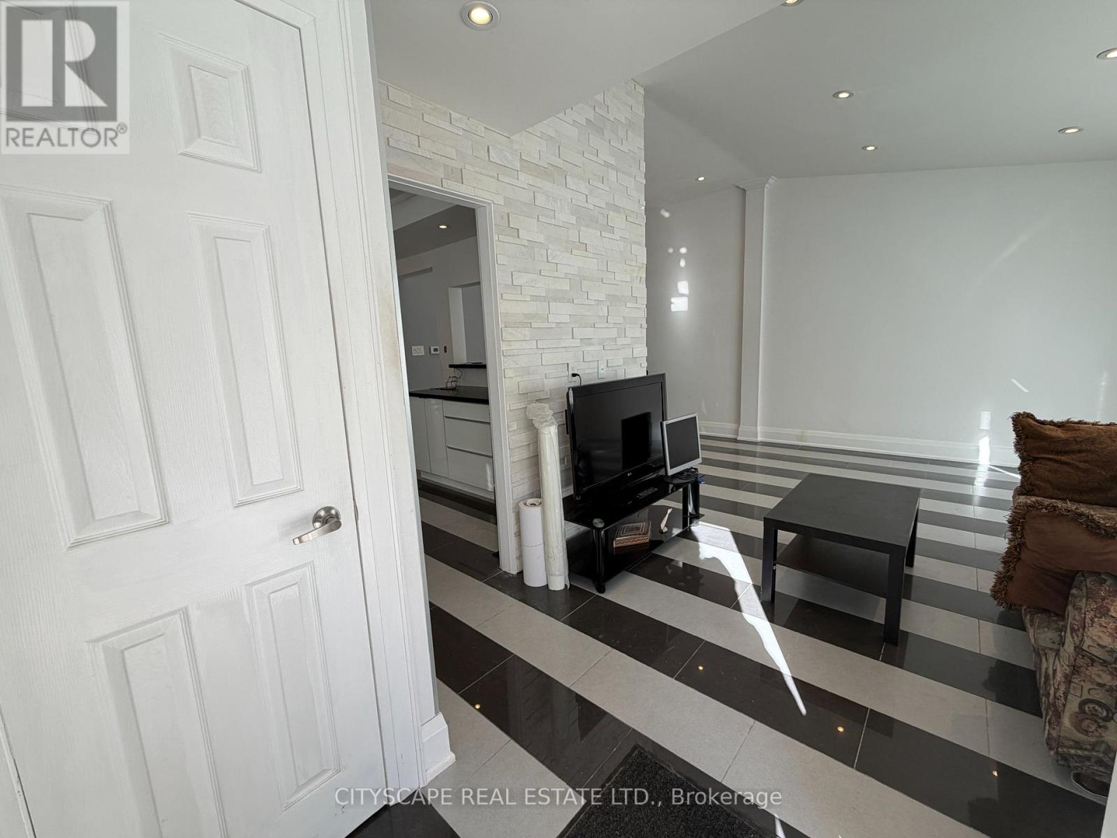Upper - 135 Bonham Boulevard, Mississauga, Ontario  L5M 1C8 - Photo 4 - W13462010