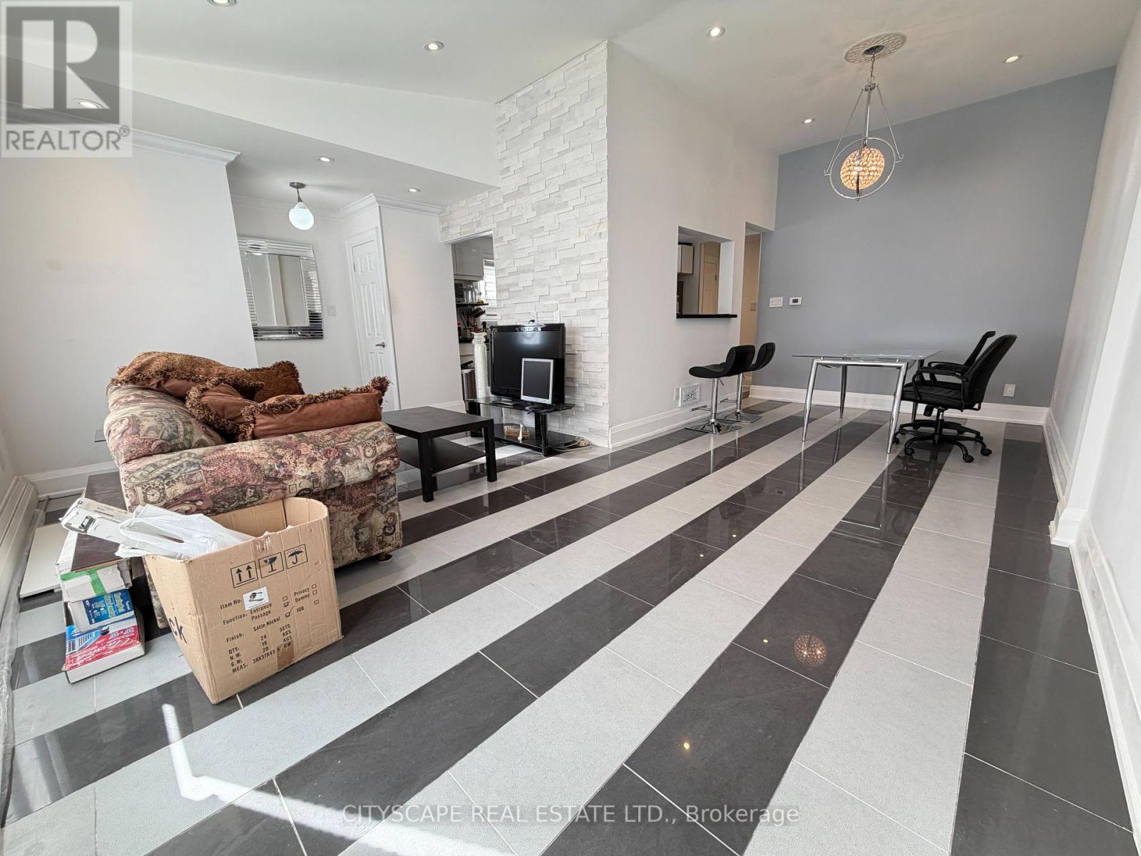 Upper - 135 Bonham Boulevard, Mississauga, Ontario  L5M 1C8 - Photo 7 - W13462010