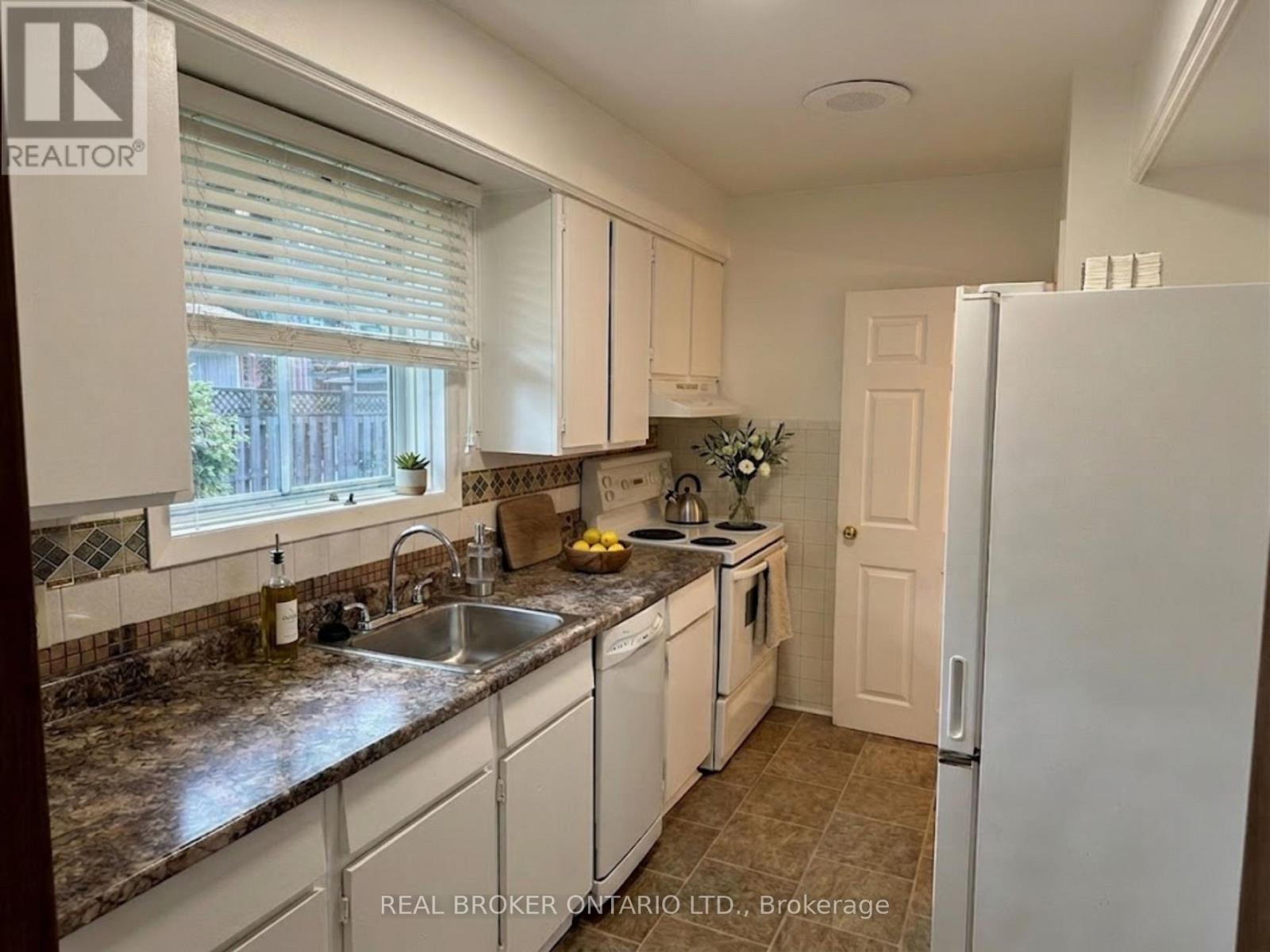 67 Lakeside Drive, Grimsby, Ontario  L3M 2L3 - Photo 5 - X13461748