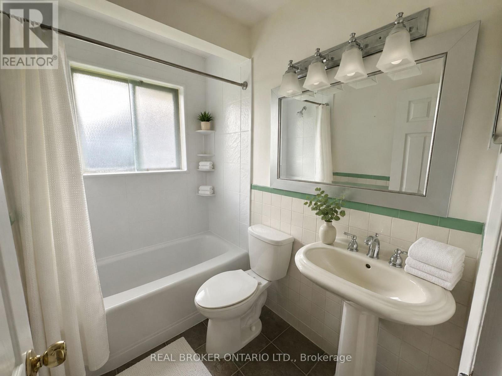 67 Lakeside Drive, Grimsby, Ontario  L3M 2L3 - Photo 9 - X13461748