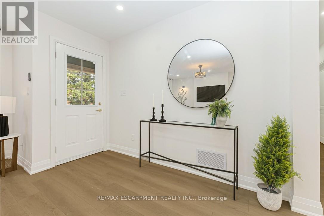 487 East 37th Street, Hamilton, Ontario  L8V 4C1 - Photo 3 - X13461854