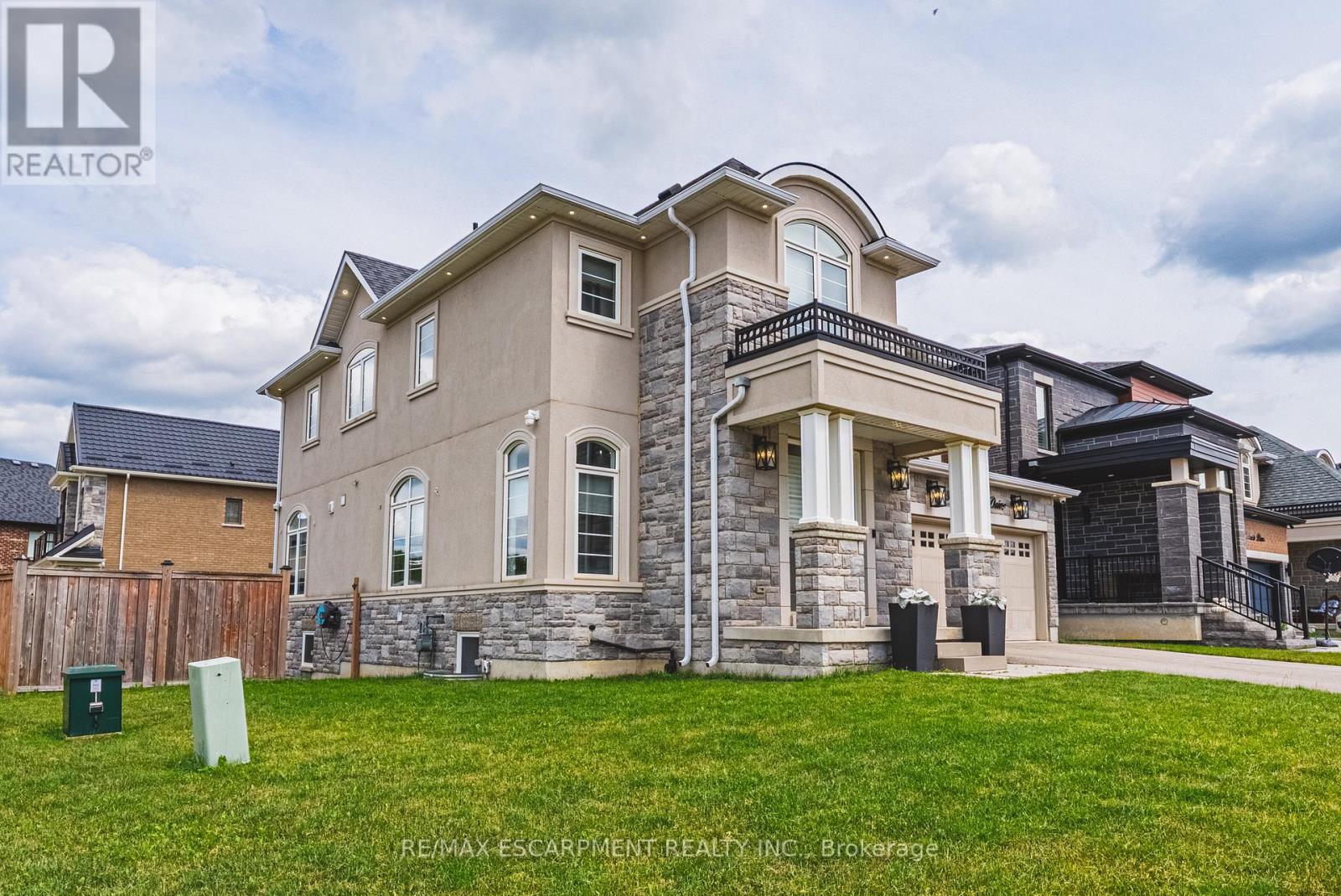 55 Robarts Drive, Hamilton, Ontario  L9K 0H5 - Photo 1 - X13461942