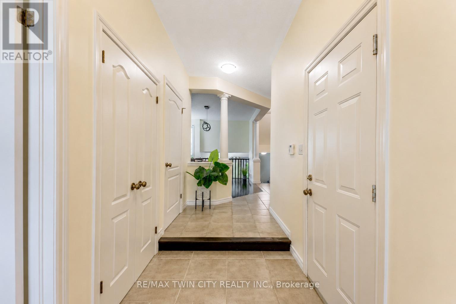 27 Tremaine Drive, Kitchener, Ontario  N2A 4L9 - Photo 5 - X13462026
