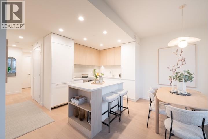 205 585 KEMSLEY AVENUE, Coquitlam, British Columbia