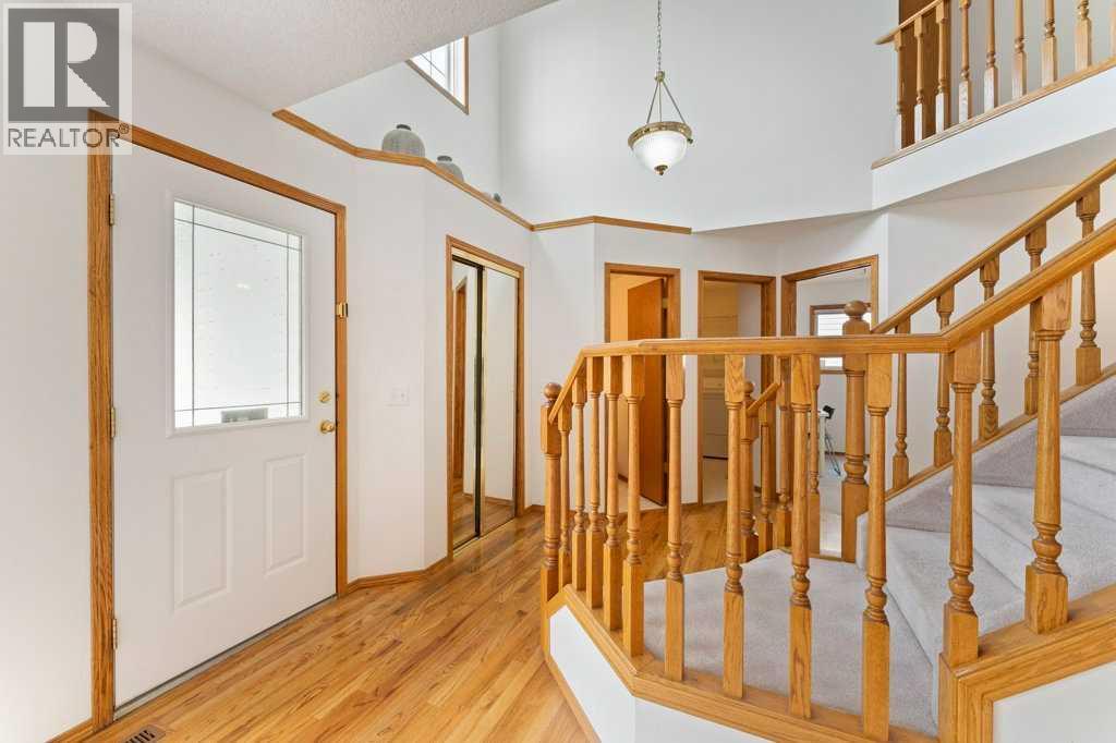 62 Edgebrook Heights NW, Calgary, Alberta  T3A 5M5 - Photo 2 - A2321381