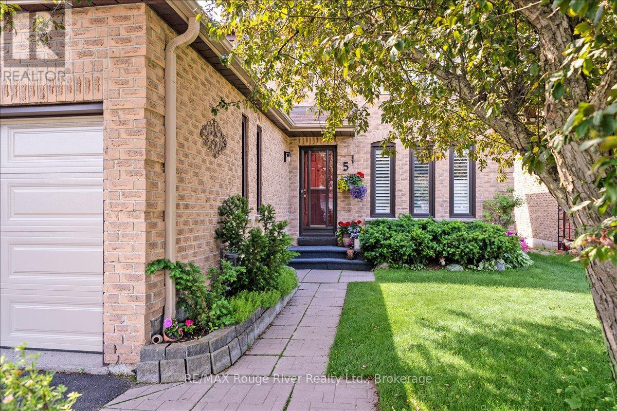5 Gurr Crescent, Ajax, Ontario  L1T 2P6 - Photo 3 - E13462148