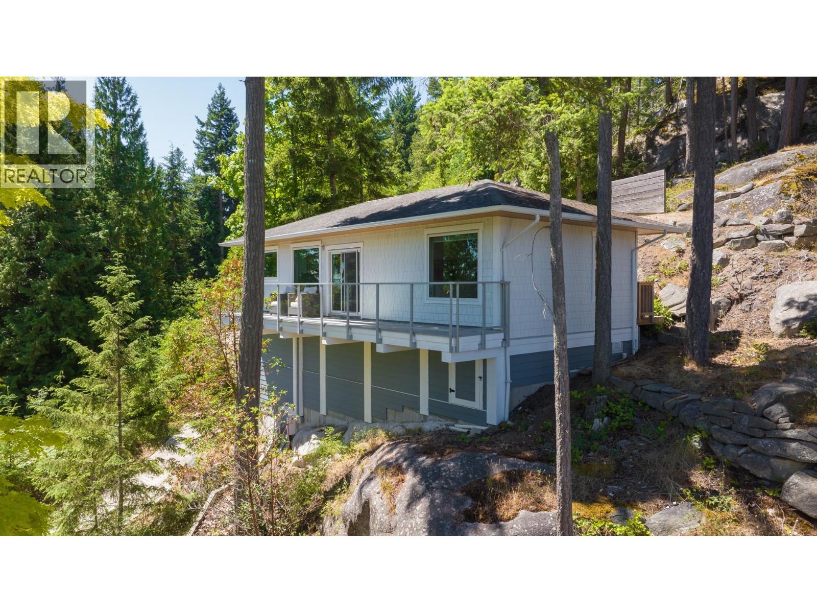 5673 SALMON DRIVE, sechelt, British Columbia