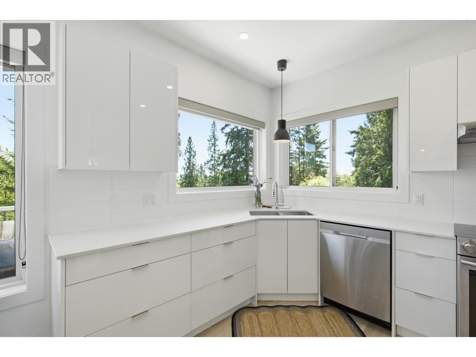 5673 Salmon Drive, Sechelt, British Columbia  V0N 3A0 - Photo 11 - R3137416