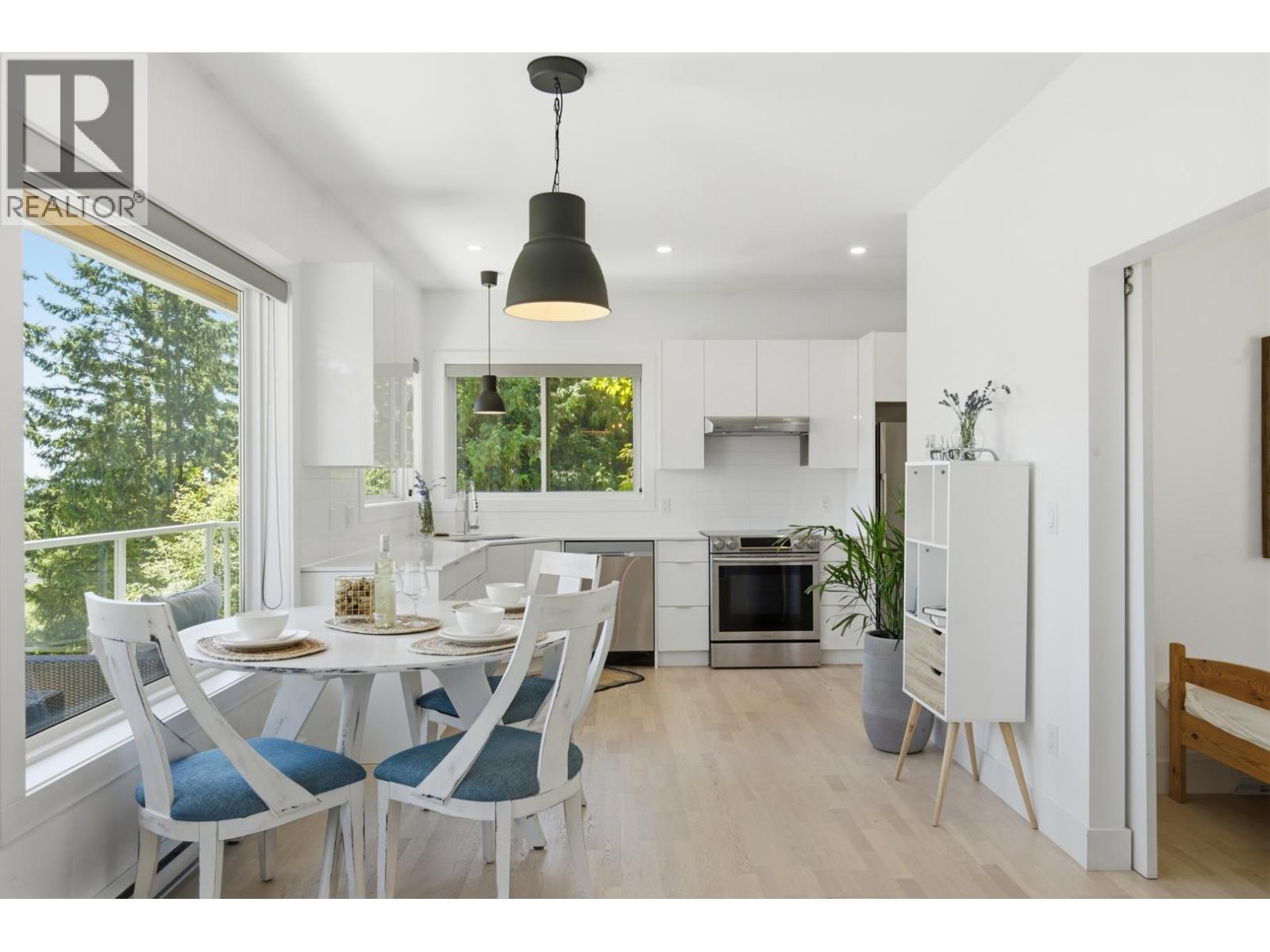 5673 Salmon Drive, Sechelt, British Columbia  V0N 3A0 - Photo 12 - R3137416